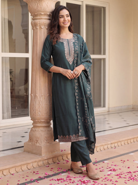 Green Embroidered Silk Blend Straight Kurta Sets With Dupatta