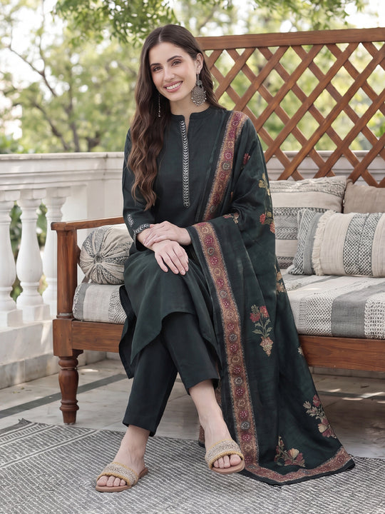 Green Embroidered Cotton Blend Straight Kurta Sets With Dupatta