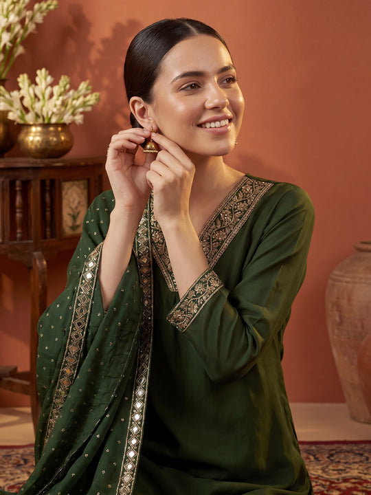 Green Embroidered Silk Blend Straight Suit Set With Dupatta