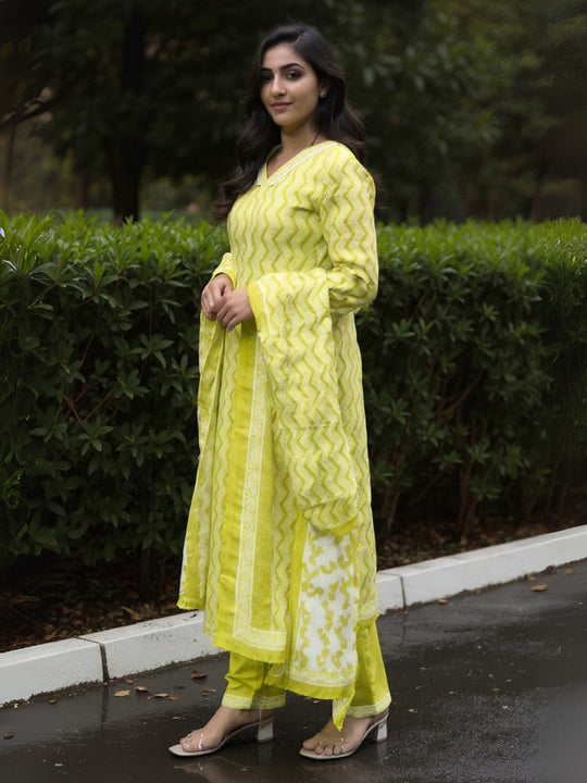 Green Printed Pure Cotton Straight Suit Sets With Dupatta