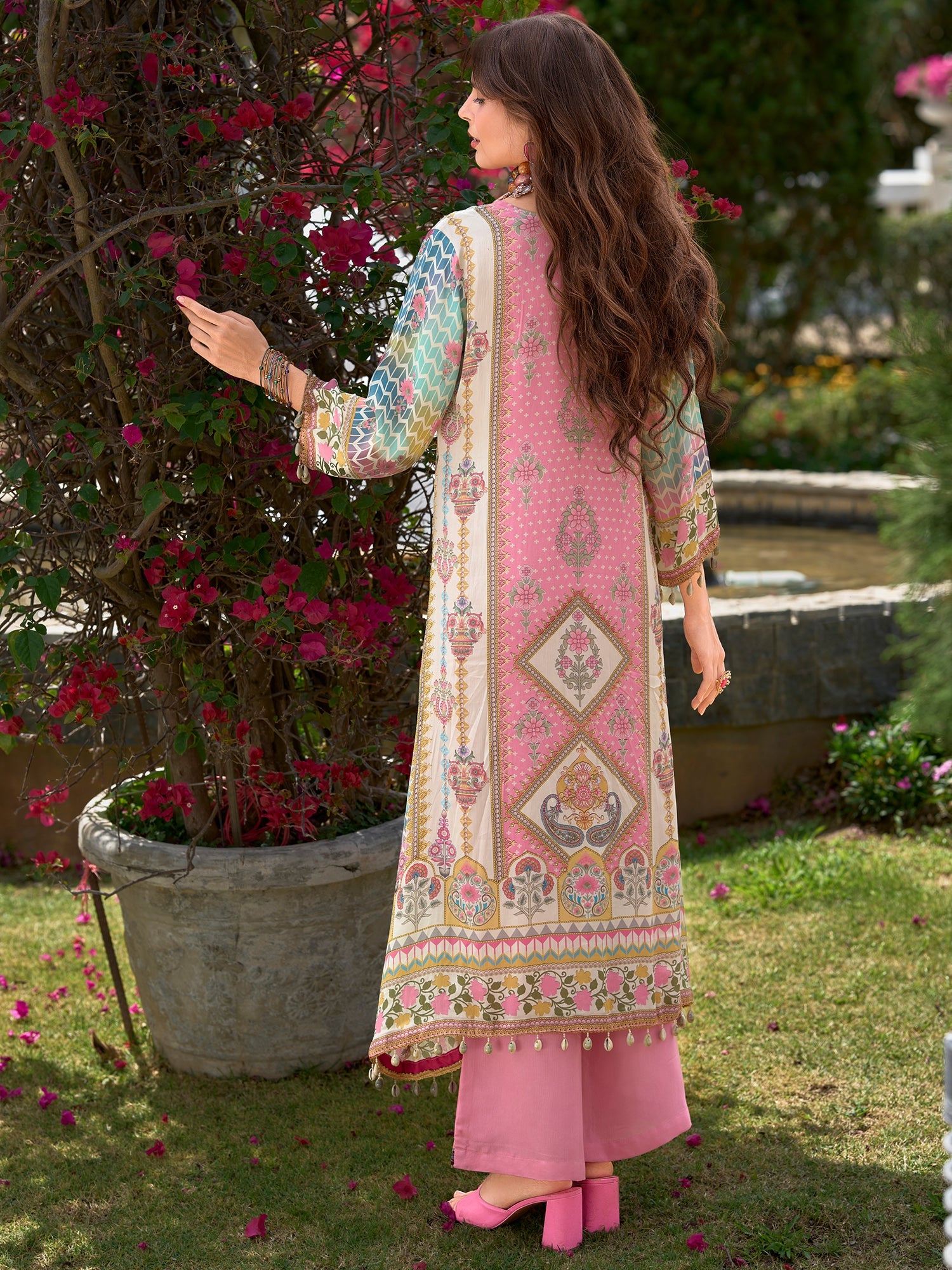 Pink Kurta Set With Dupatta For Women Fit With Every Occasion & Everyday Wear, At Affordable Price with Great Discounts, Easy Return & Exchange.