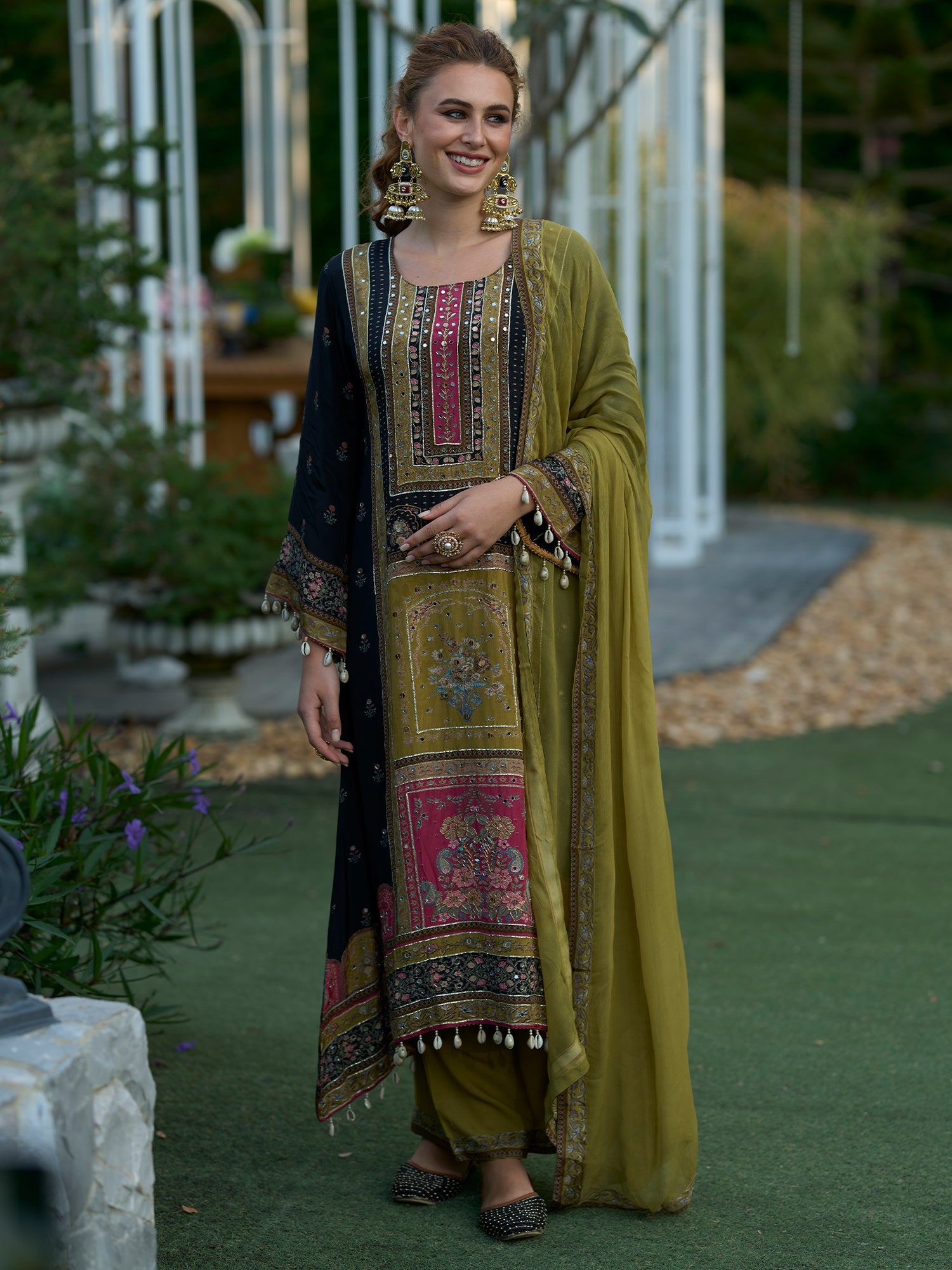 Green Kurta Set With Dupatta For Women Fit With Every Occasion & Everyday Wear, At Affordable Price with Great Discounts, Easy Return & Exchange.