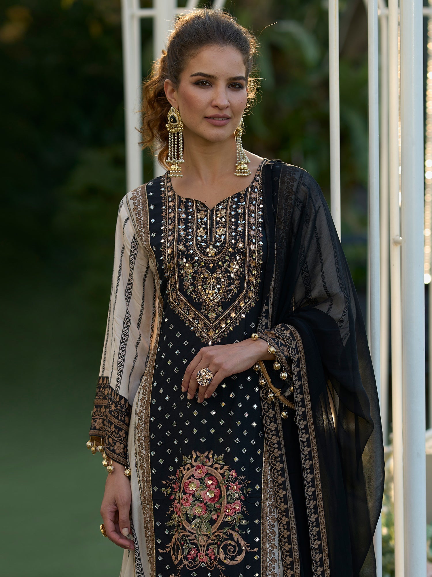 Black Kurta Set With Dupatta For Women Fit With Every Occasion & Everyday Wear, At Affordable Price with Great Discounts, Easy Return & Exchange.