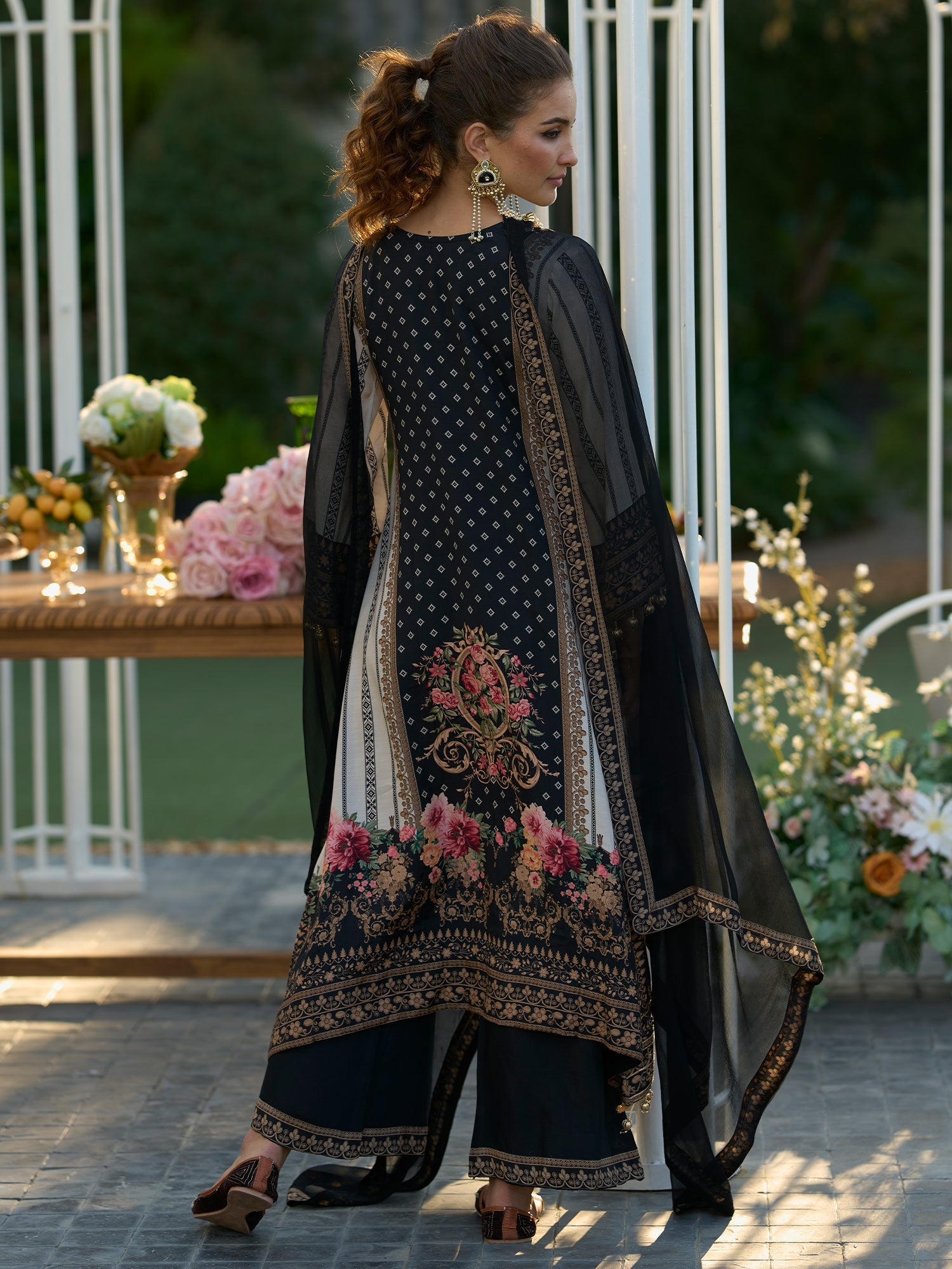 Black Kurta Set With Dupatta For Women Fit With Every Occasion & Everyday Wear, At Affordable Price with Great Discounts, Easy Return & Exchange.