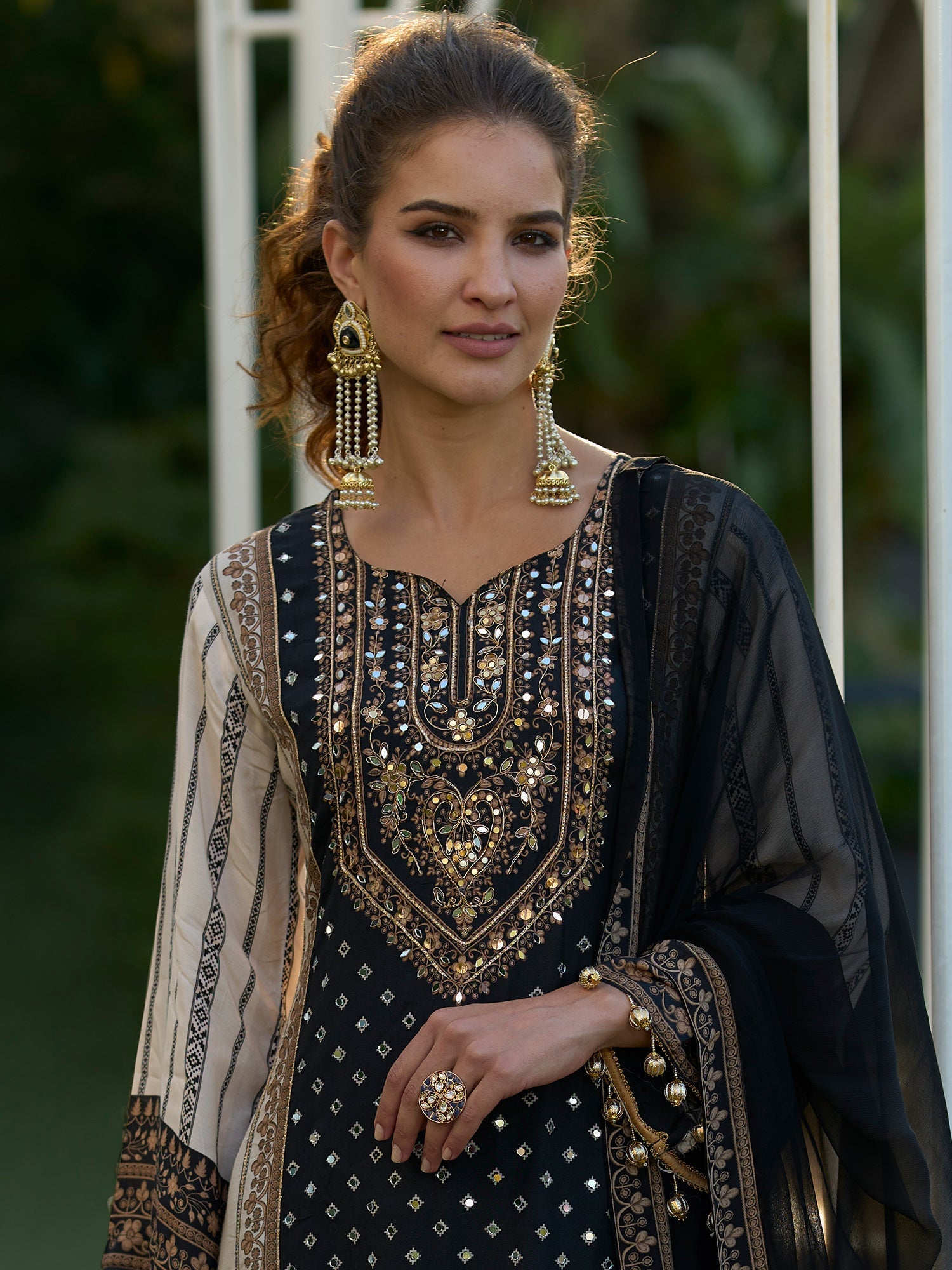 Black Kurta Set With Dupatta For Women Fit With Every Occasion & Everyday Wear, At Affordable Price with Great Discounts, Easy Return & Exchange.