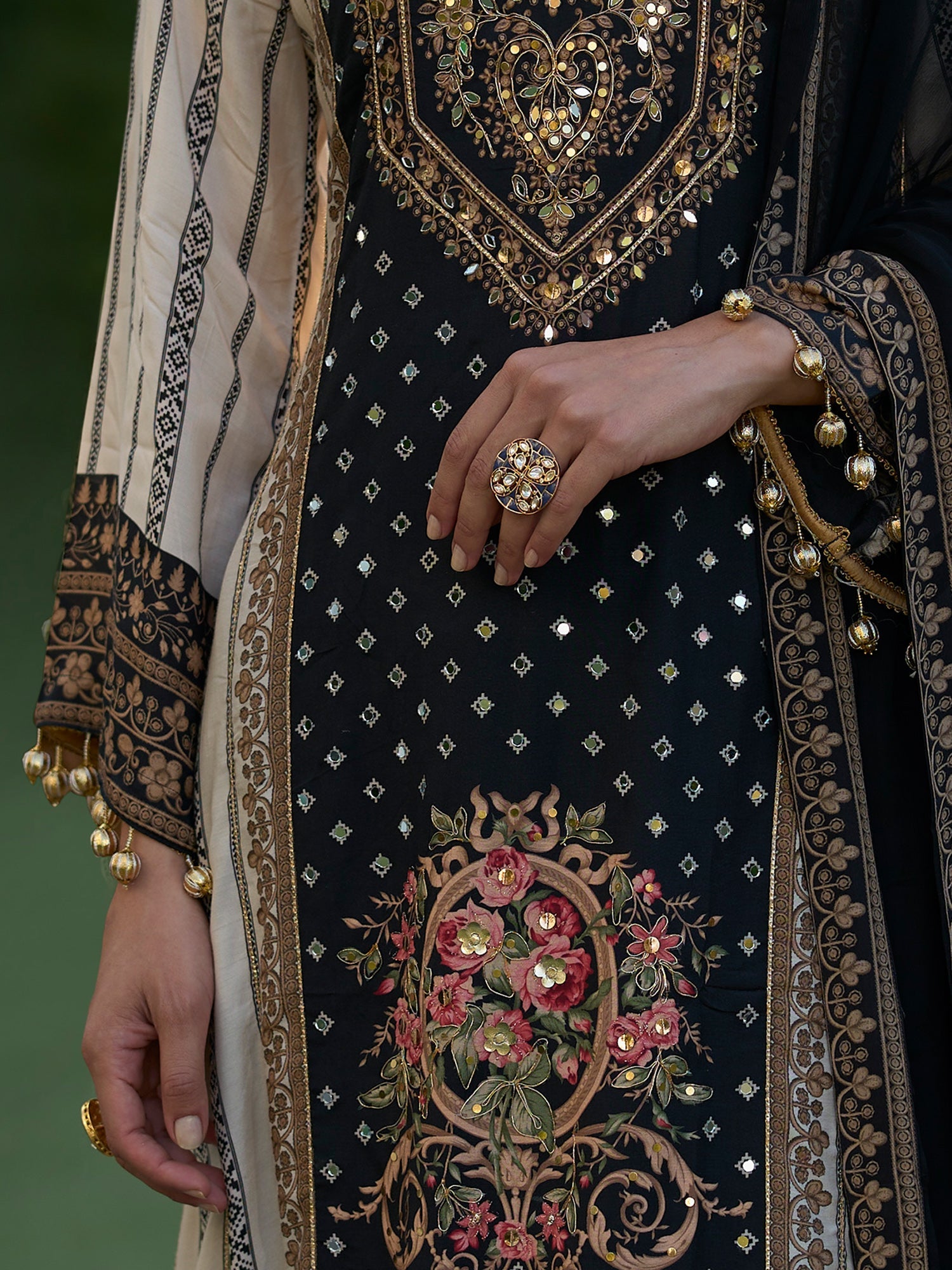 Black Kurta Set With Dupatta For Women Fit With Every Occasion & Everyday Wear, At Affordable Price with Great Discounts, Easy Return & Exchange.