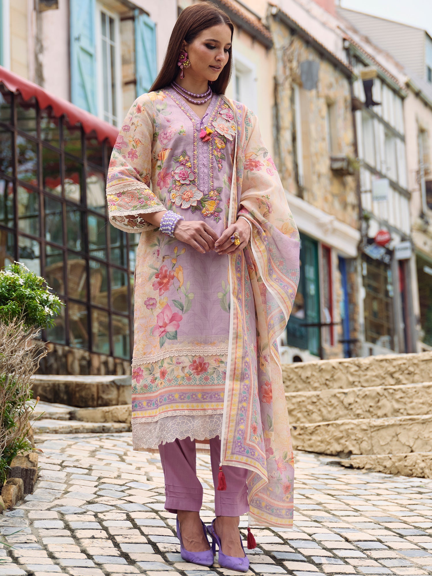 Lavender Kurta Set With Dupatta For Women Fit With Every Occasion & Everyday Wear, At Affordable Price with Great Discounts, Easy Return & Exchange.