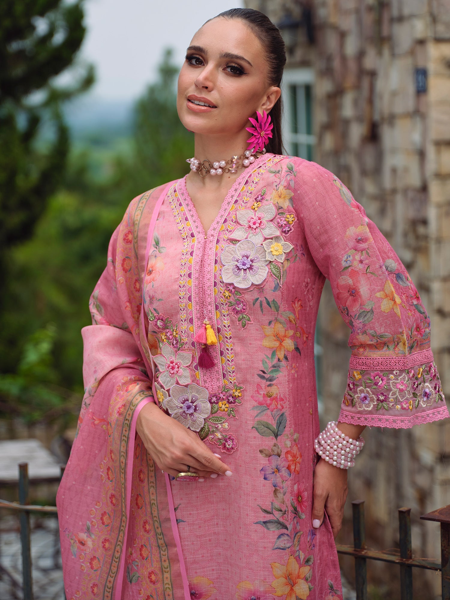 Pink Kurta Set With Dupatta For Women Fit With Every Occasion & Everyday Wear, At Affordable Price with Great Discounts, Easy Return & Exchange.