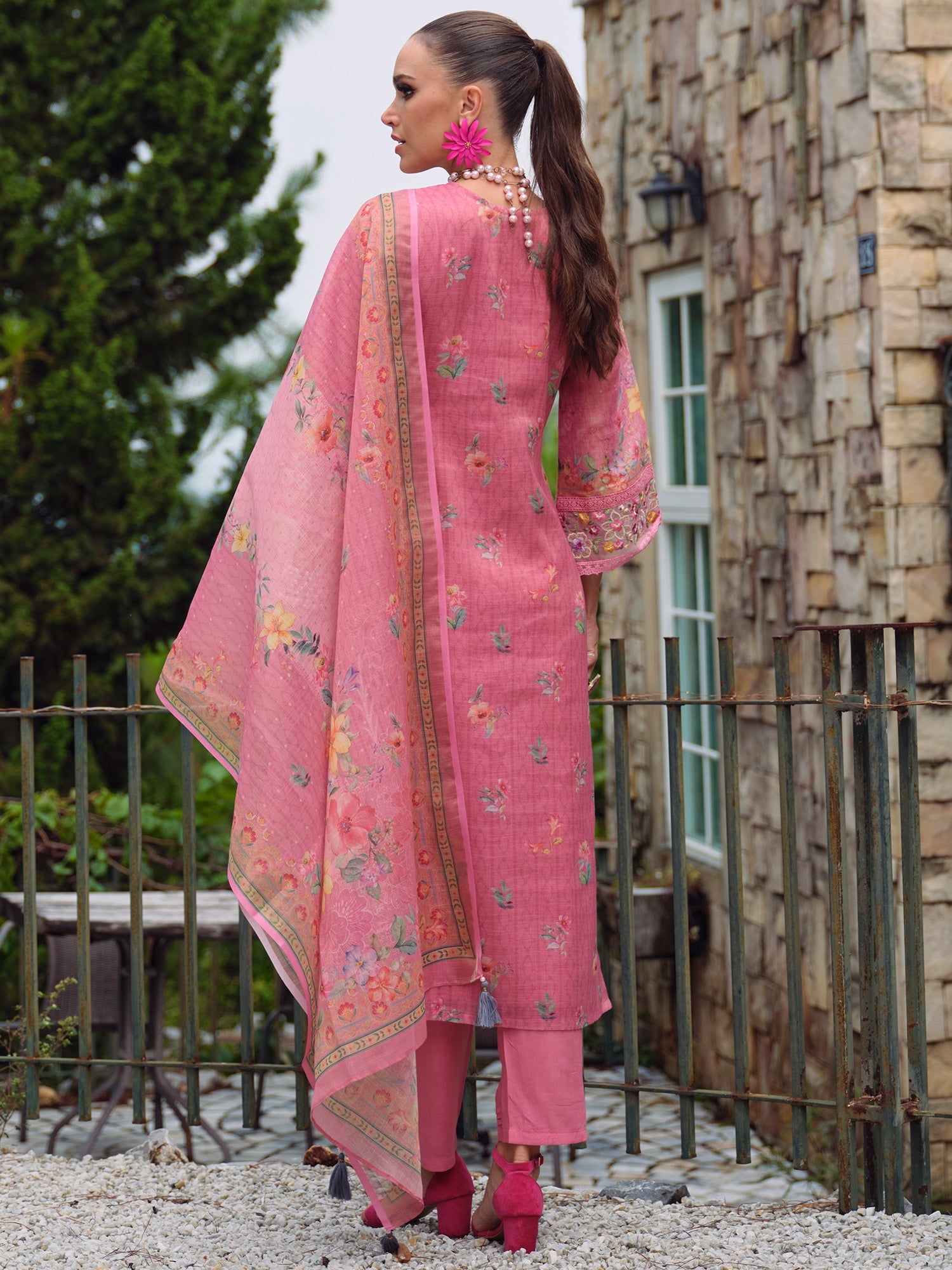 Pink Kurta Set With Dupatta For Women Fit With Every Occasion & Everyday Wear, At Affordable Price with Great Discounts, Easy Return & Exchange.