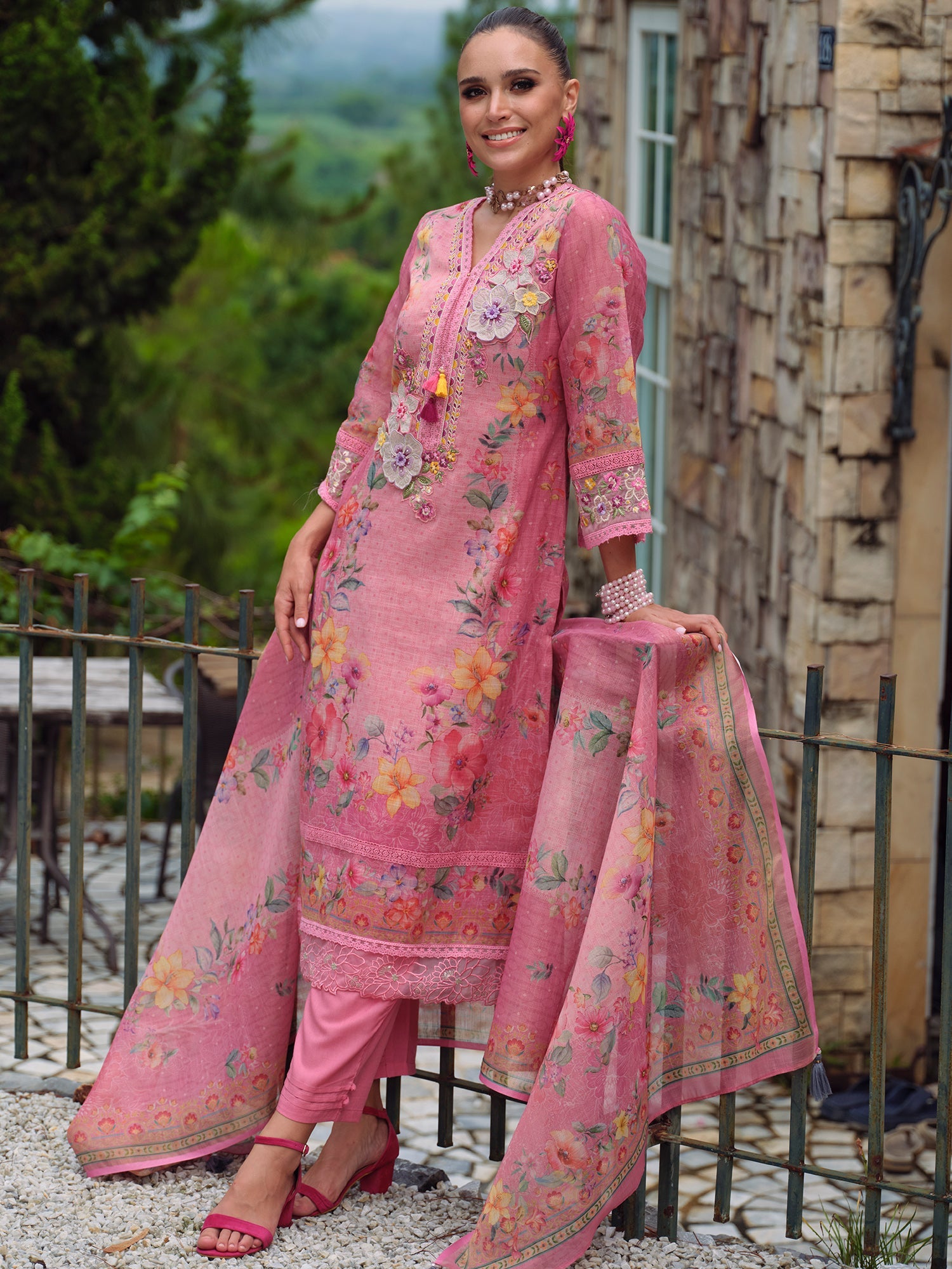 Pink Kurta Set With Dupatta For Women Fit With Every Occasion & Everyday Wear, At Affordable Price with Great Discounts, Easy Return & Exchange.