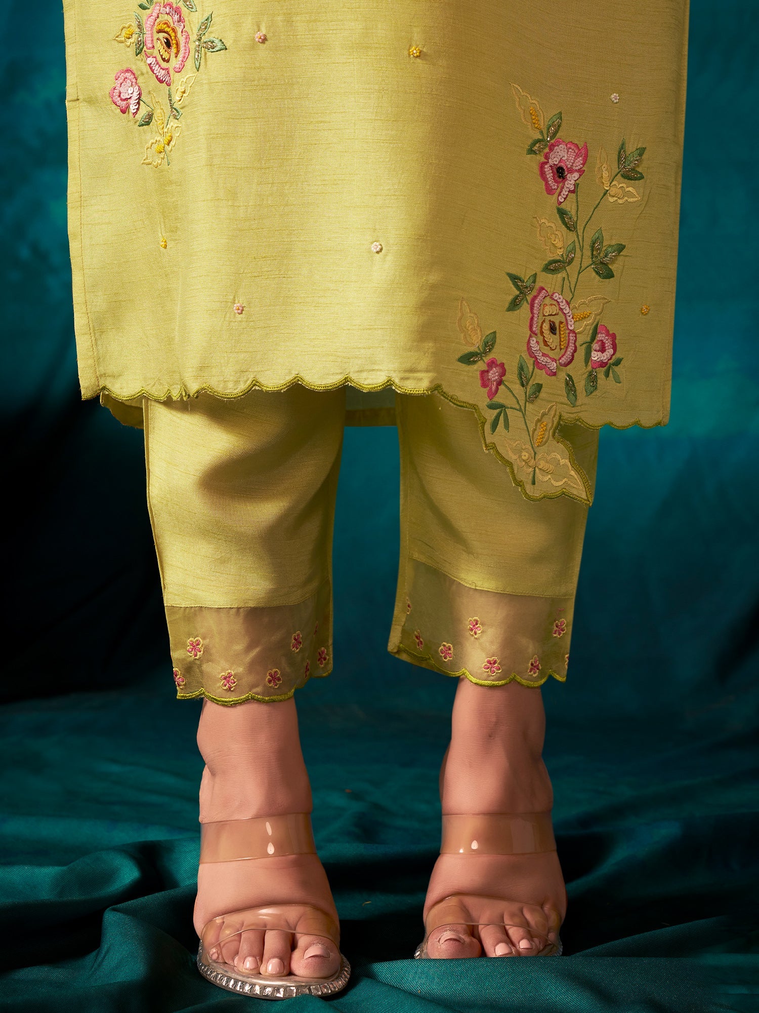 Olive Kurta Set With Dupatta For Women Fit With Every Occasion & Everyday Wear, At Affordable Price with Great Discounts, Easy Return & Exchange.