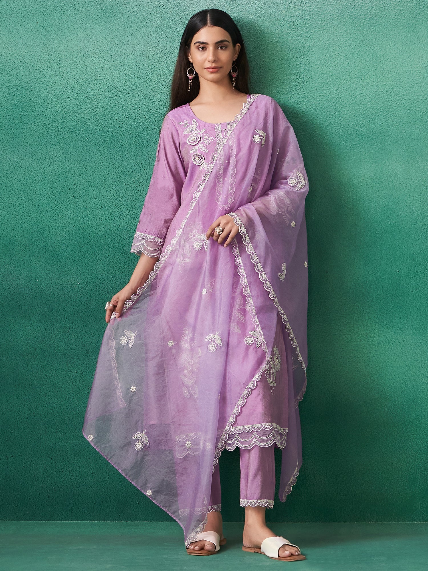 Women Lavender Embroidered Silk Blend Straight Kurta Trouser With Dupatta