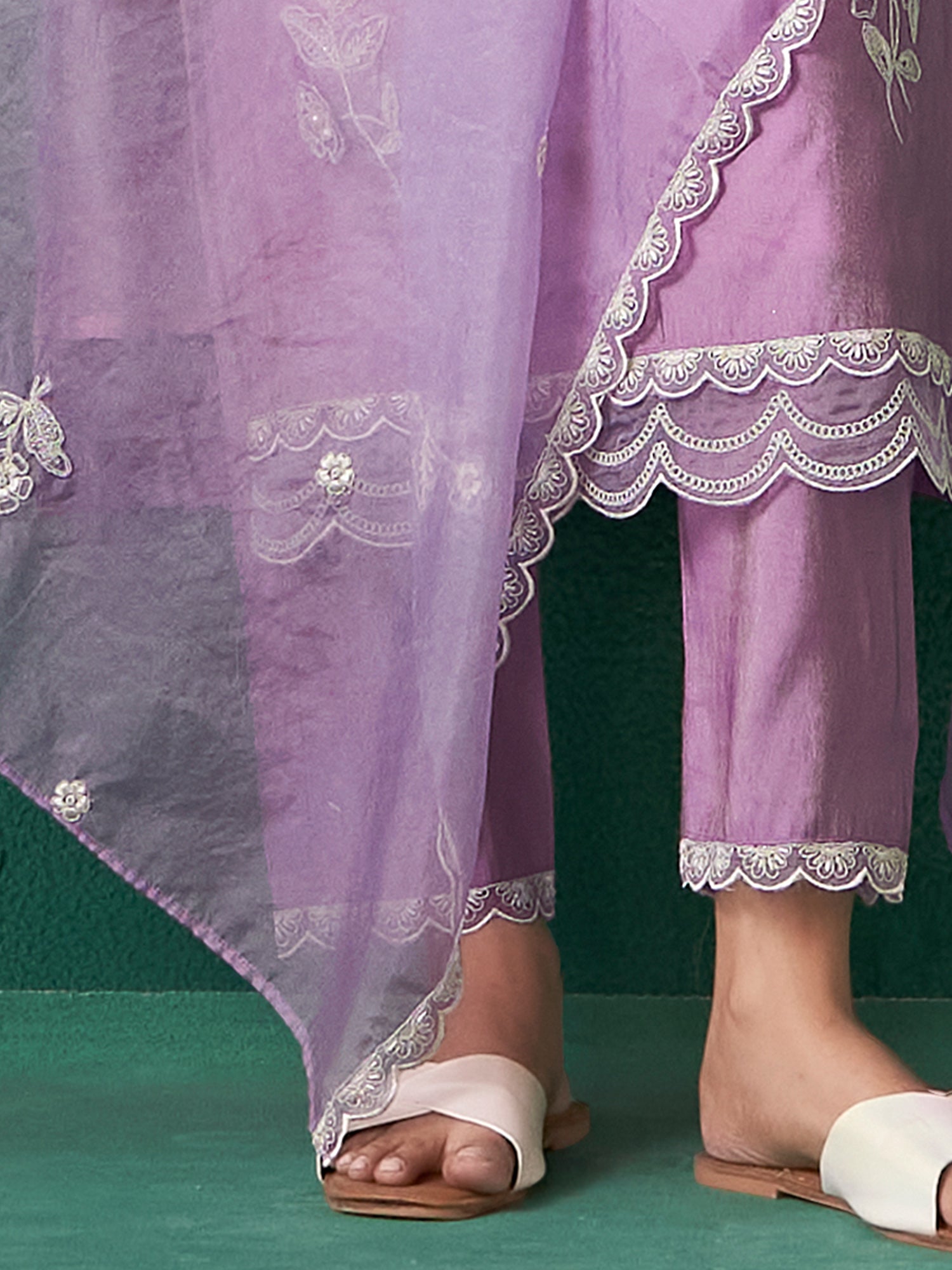 Women Lavender Embroidered Silk Blend Straight Kurta Trouser With Dupatta