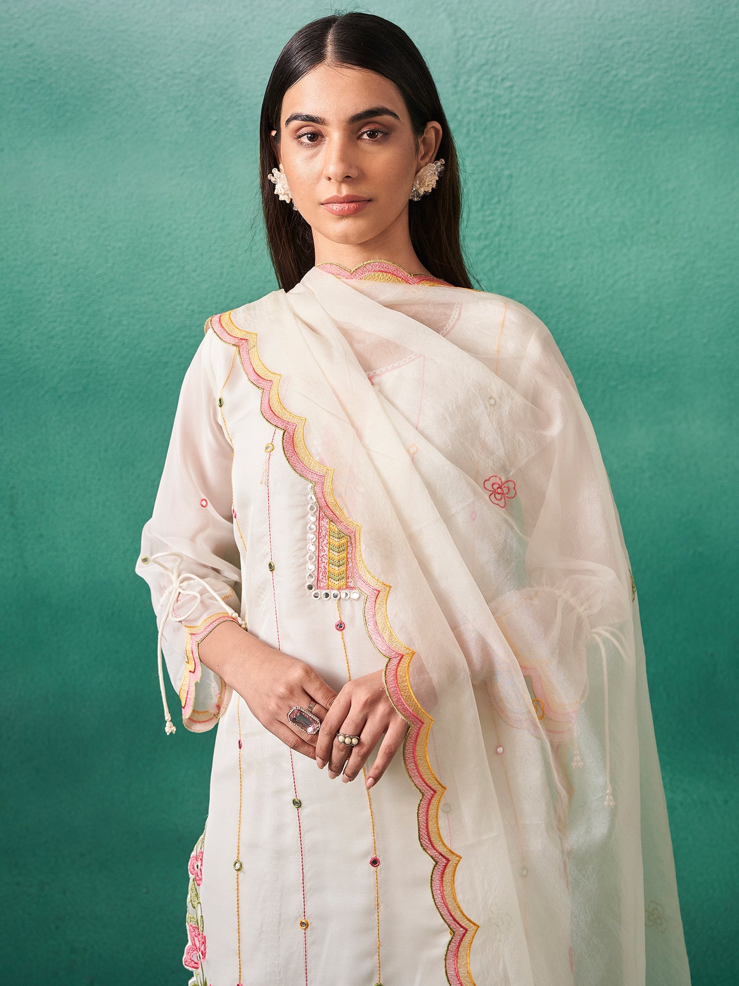 White Kurta Set With Dupatta For Women Fit With Every Occasion & Everyday Wear, At Affordable Price with Great Discounts, Easy Return & Exchange.