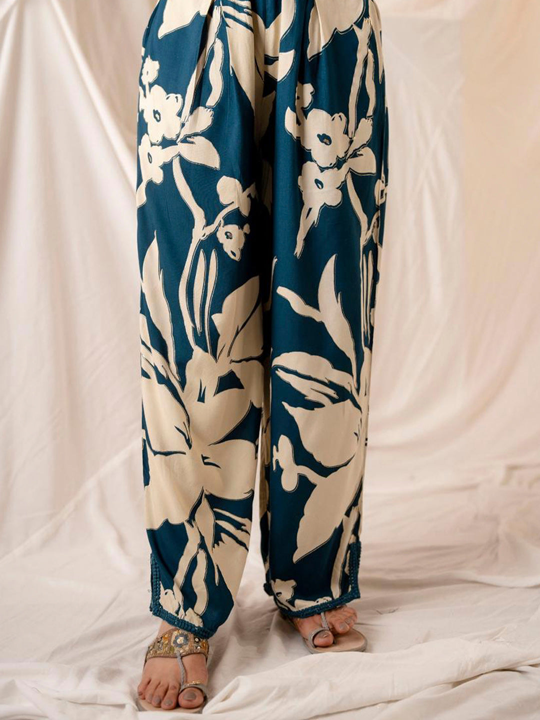 indo era, indoera, heeramandi dress, women kurta, kurta for women, women suit, 3 piece dress for women, 2 piece suit for women, sundress, summer sale, summer look, dress for wedding, birthday outfit for women, kurti, anarkali suit, pakistani suit, coord set women, maxi sundress for women, women suit, summer dress, salwar suit, cotton kurta for women, sharara suit for women, plazo suit, sleeveless kurti, office wear for women, party wear for women, dress for mother day, mother day outfit,