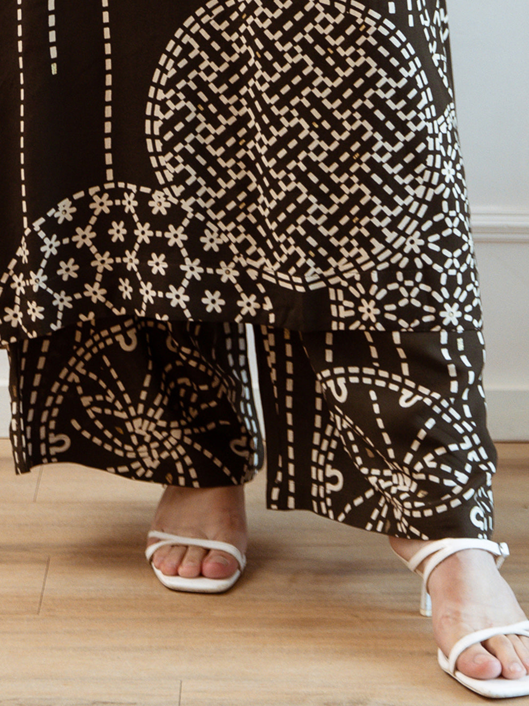 indo era, indoera, heeramandi dress, women kurta, kurta for women, women suit, 3 piece dress for women, 2 piece suit for women, sundress, summer sale, summer look, dress for wedding, birthday outfit for women, kurti, anarkali suit, pakistani suit, coord set women, maxi sundress for women, women suit, summer dress, salwar suit, cotton kurta for women, sharara suit for women, plazo suit, sleeveless kurti, office wear for women, party wear for women, dress for mother day, mother day outfit,