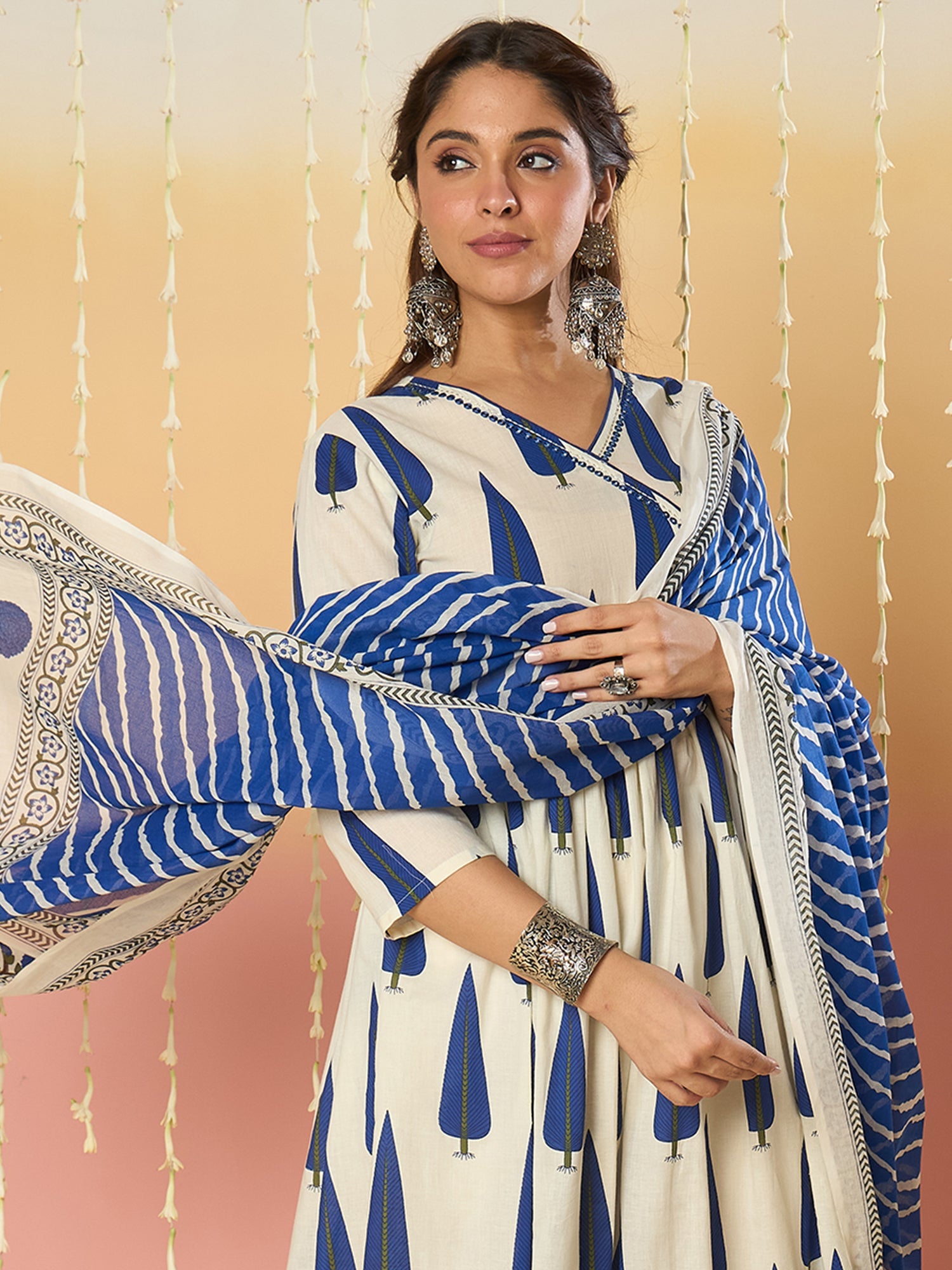 White Kurta Set For Women At Affordable Price Fit With Every Occasion & Daily Wear, Easy Return & Exchange Available, Shop Now.