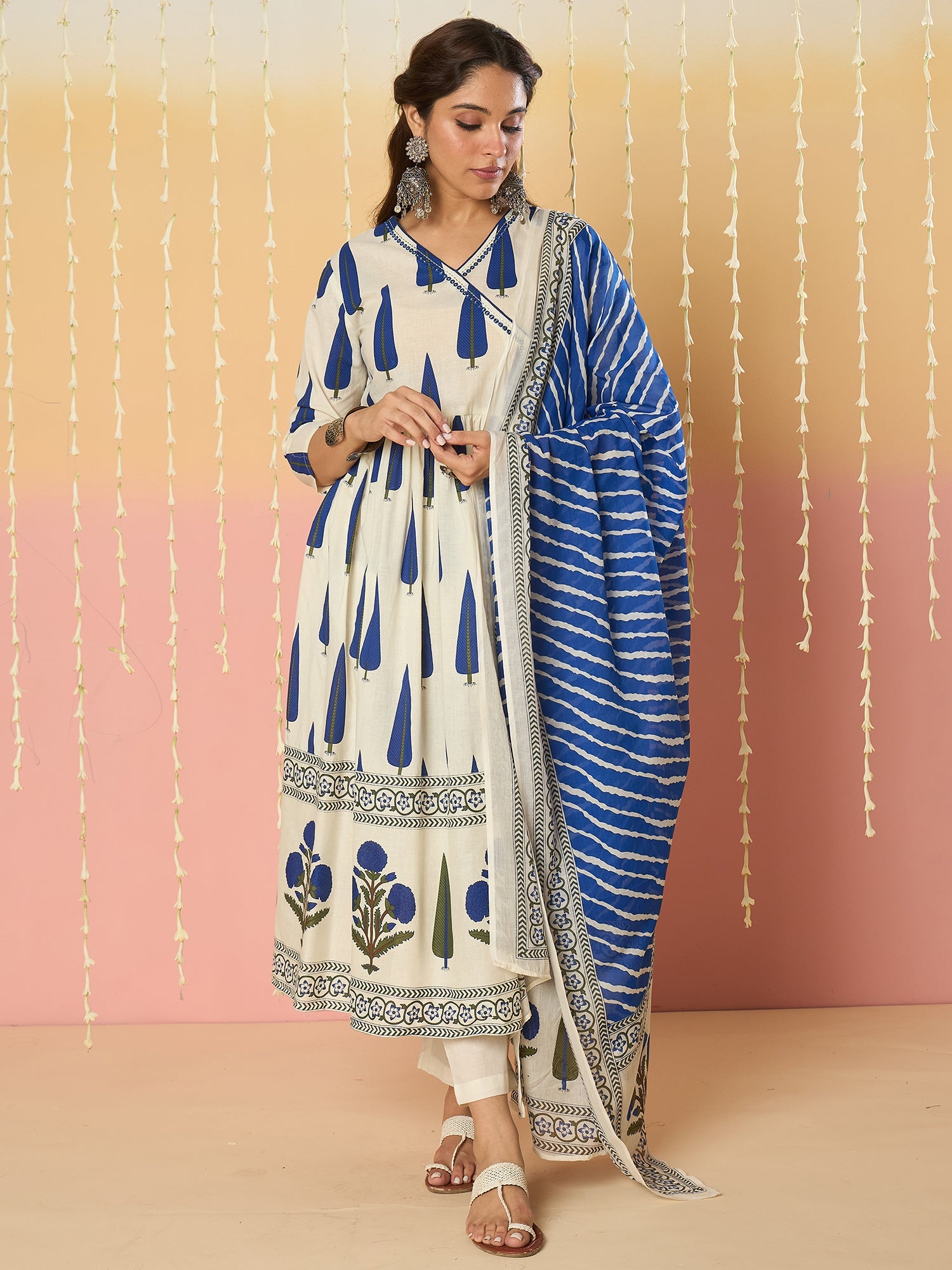 White Kurta Set For Women At Affordable Price Fit With Every Occasion & Daily Wear, Easy Return & Exchange Available, Shop Now.