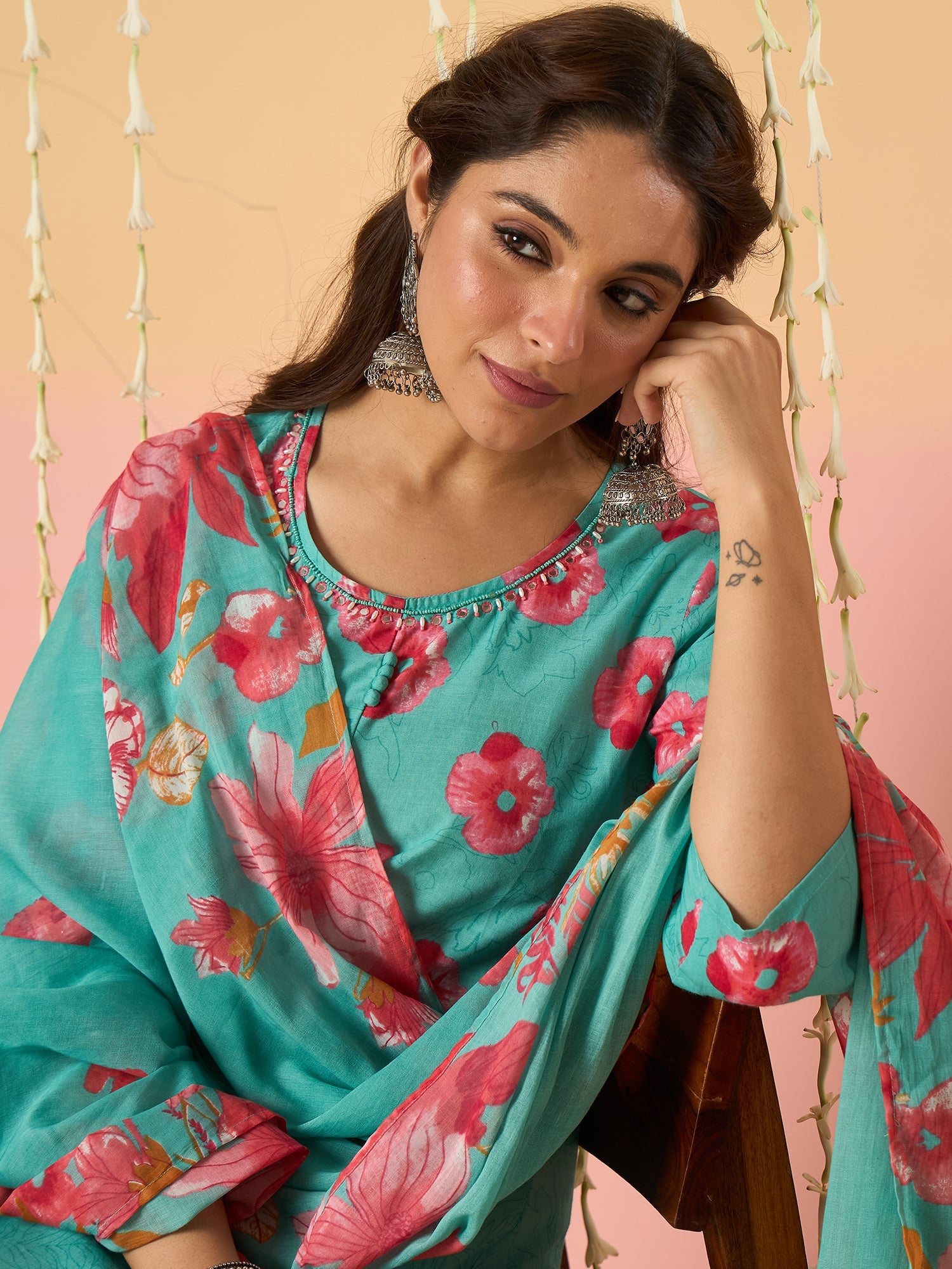 Green Kurta Set For Women At Affordable Price Fit With Every Occasion & Daily Wear, Easy Return & Exchange Available, Shop Now.