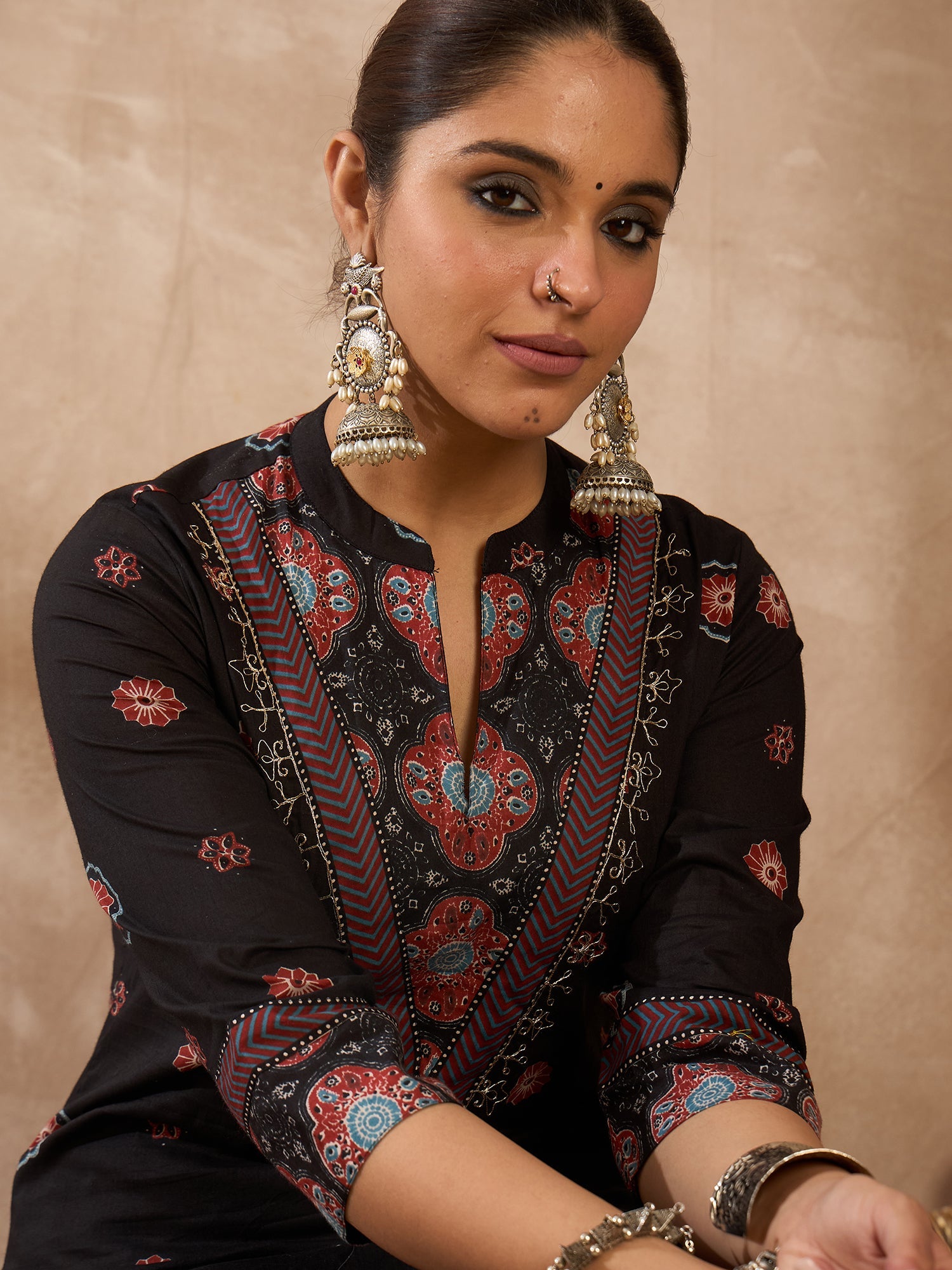 Black Kurta Set For Women At Affordable Price Fit With Every Occasion & Daily Wear, Easy Return & Exchange Available, Shop Now.