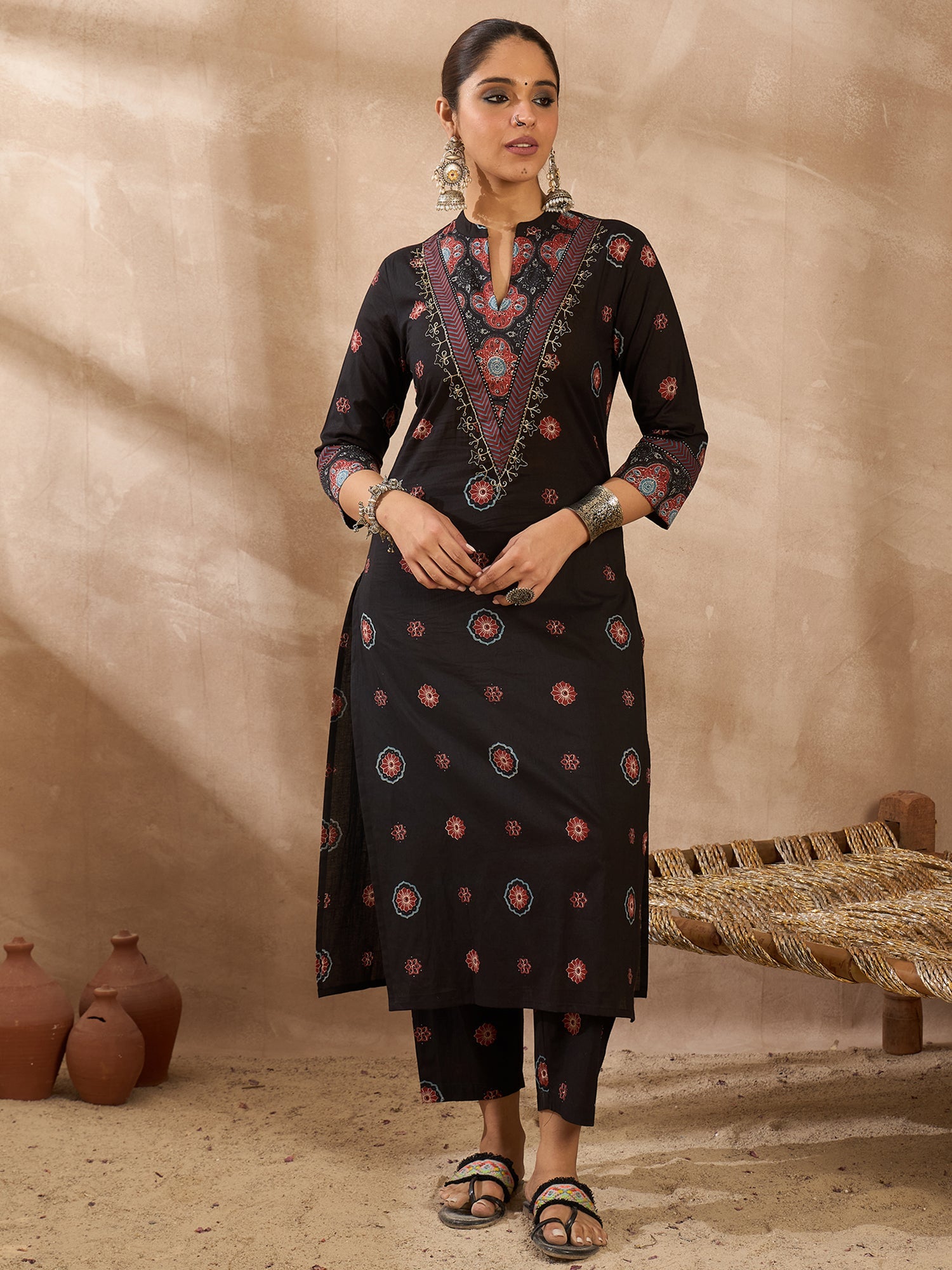 Black Kurta Set For Women At Affordable Price Fit With Every Occasion & Daily Wear, Easy Return & Exchange Available, Shop Now.