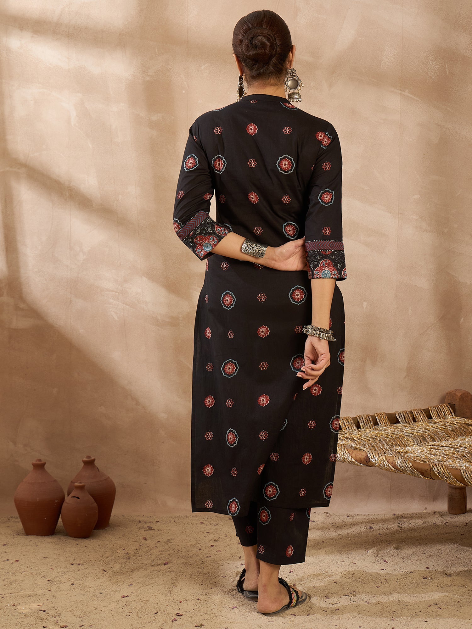 Black Kurta Set For Women At Affordable Price Fit With Every Occasion & Daily Wear, Easy Return & Exchange Available, Shop Now.