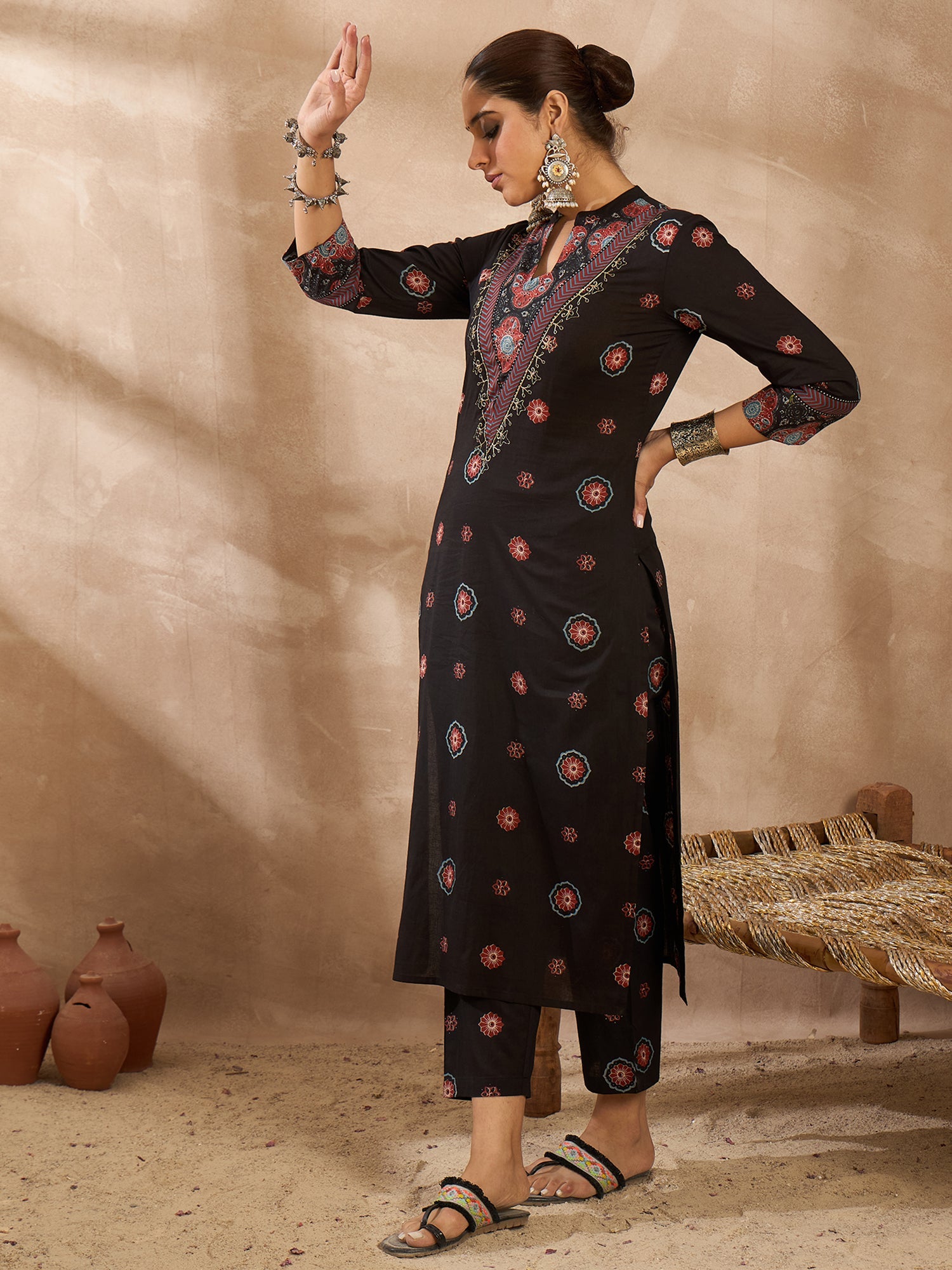 Black Kurta Set For Women At Affordable Price Fit With Every Occasion & Daily Wear, Easy Return & Exchange Available, Shop Now.