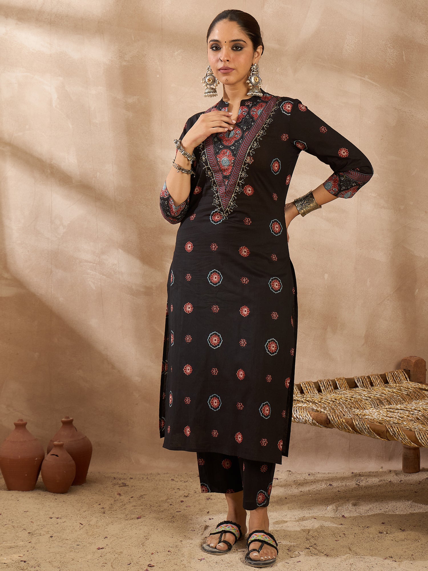 Black Kurta Set For Women At Affordable Price Fit With Every Occasion & Daily Wear, Easy Return & Exchange Available, Shop Now.