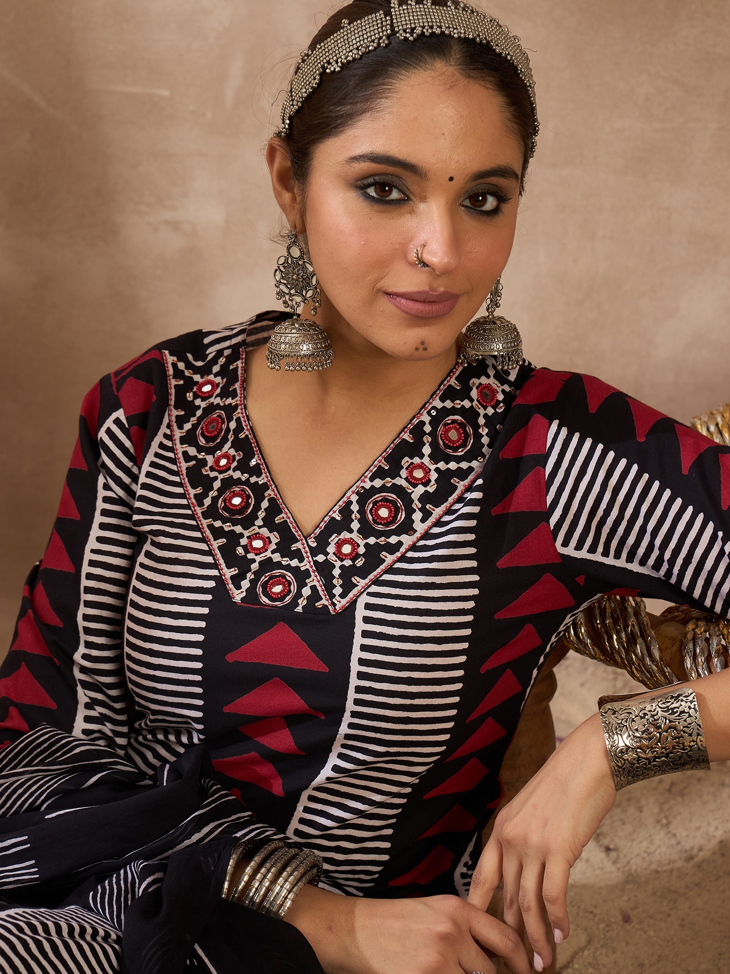 Black Kurta Set For Women At Affordable Price Fit With Every Occasion & Daily Wear, Easy Return & Exchange Available, Shop Now.
