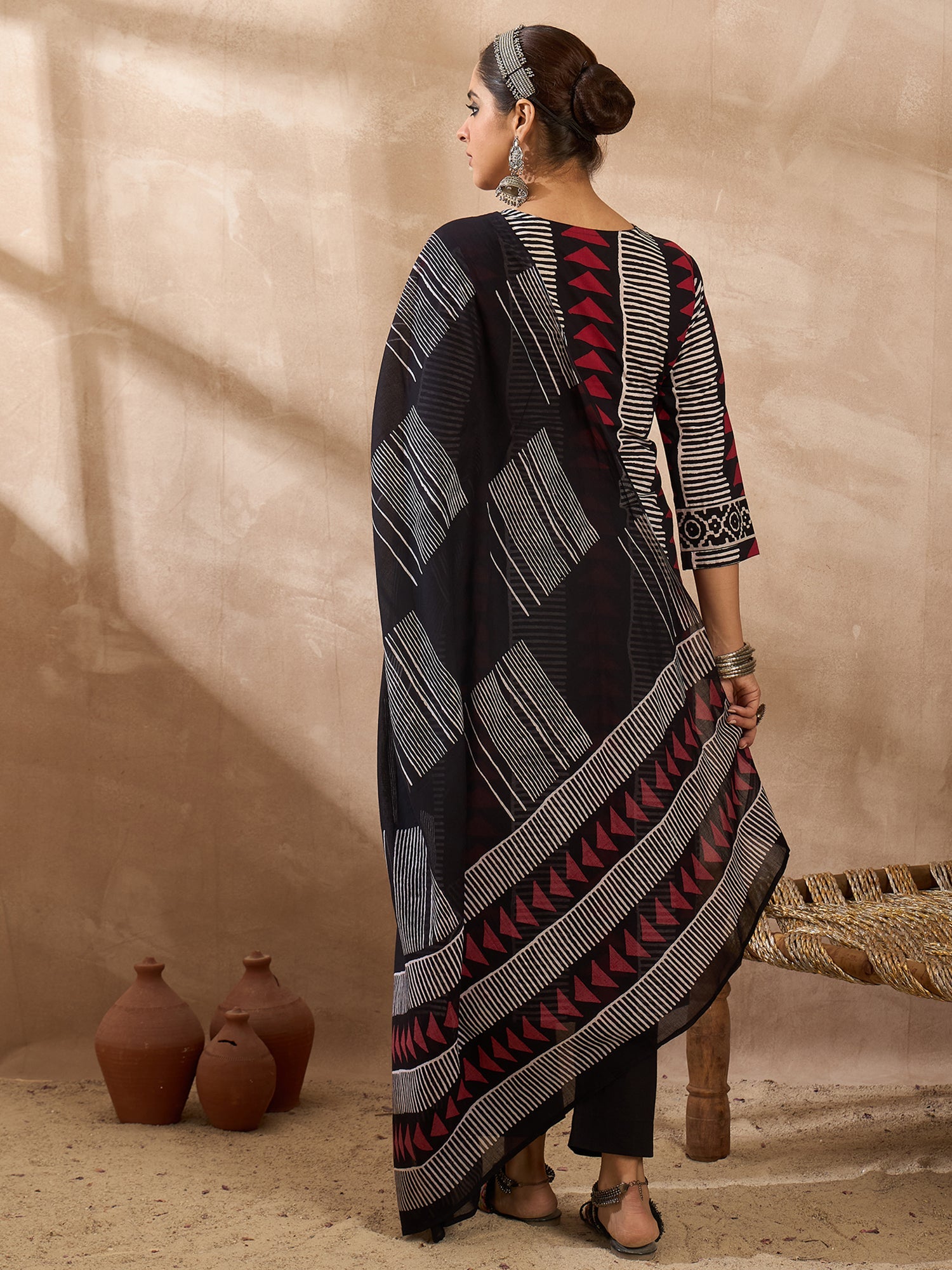 Black Kurta Set For Women At Affordable Price Fit With Every Occasion & Daily Wear, Easy Return & Exchange Available, Shop Now.