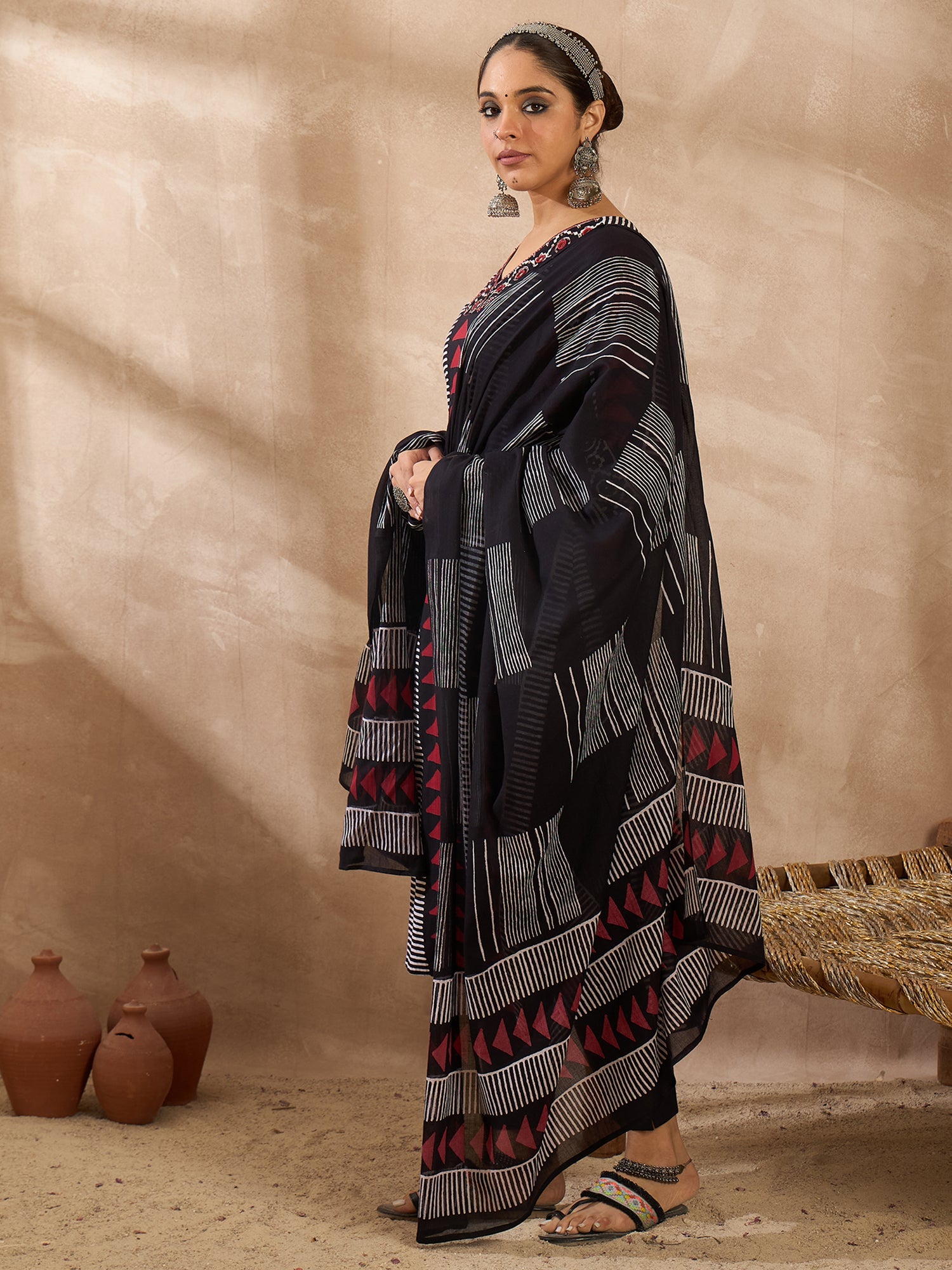 Black Kurta Set For Women At Affordable Price Fit With Every Occasion & Daily Wear, Easy Return & Exchange Available, Shop Now.