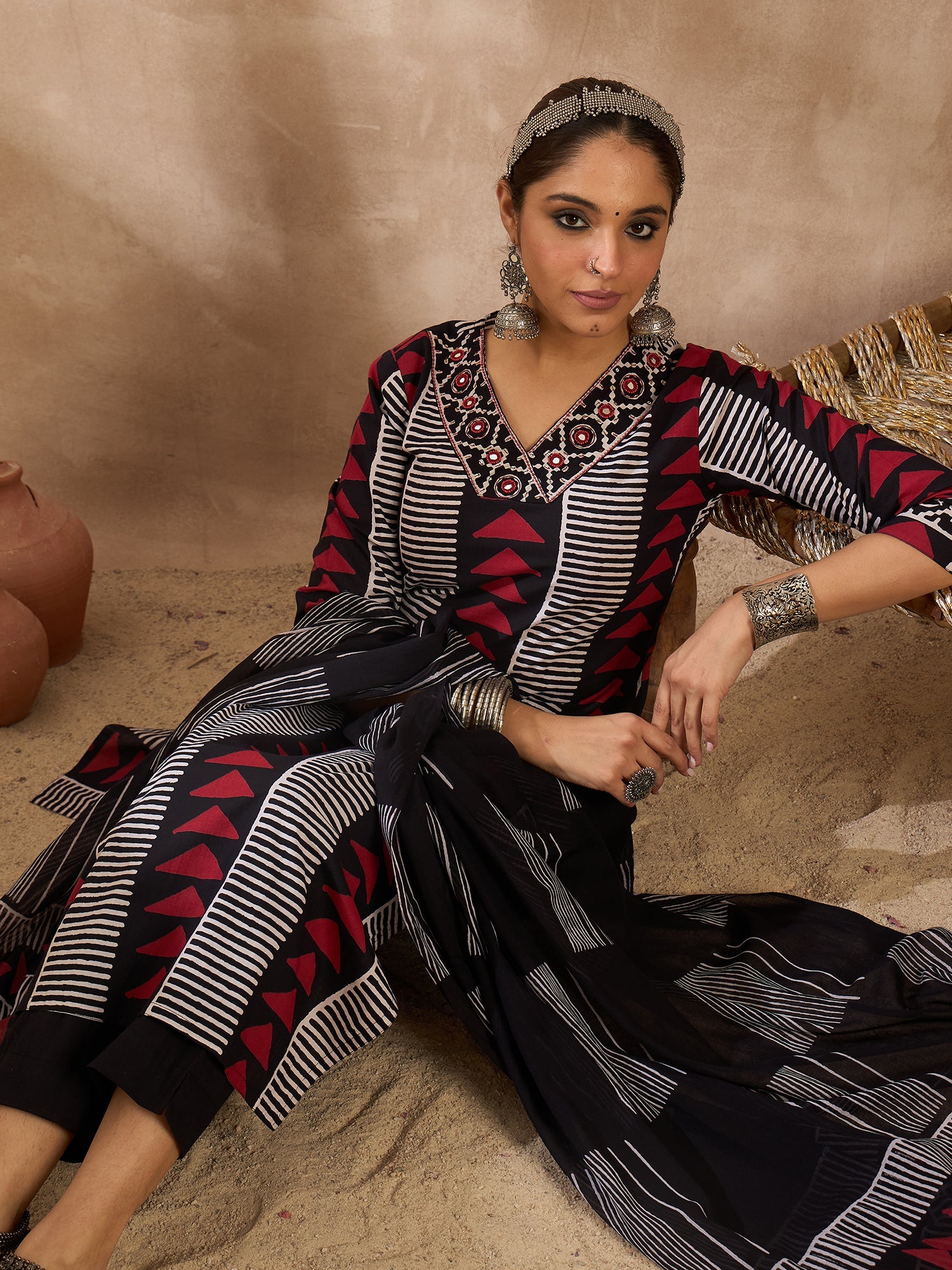 Black Kurta Set For Women At Affordable Price Fit With Every Occasion & Daily Wear, Easy Return & Exchange Available, Shop Now.