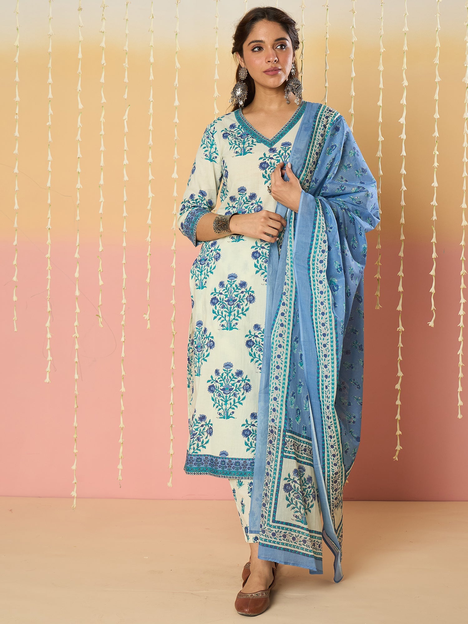 Off White Kurta Set For Women At Affordable Price Fit With Every Occasion & Daily Wear, Easy Return & Exchange Available, Shop Now.