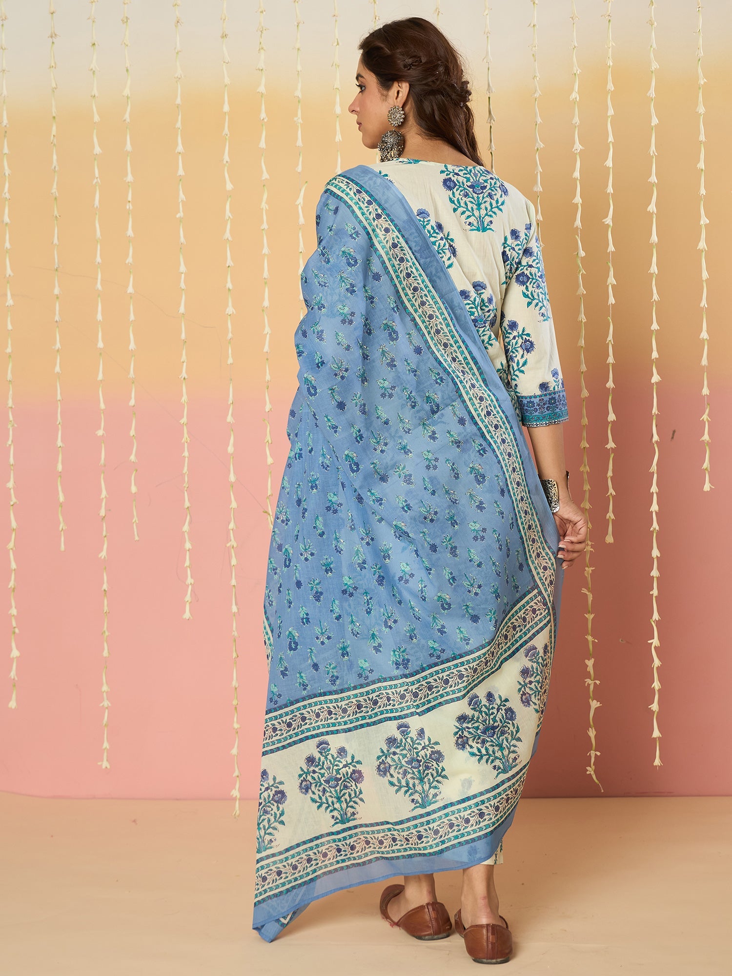 Off White Kurta Set For Women At Affordable Price Fit With Every Occasion & Daily Wear, Easy Return & Exchange Available, Shop Now.