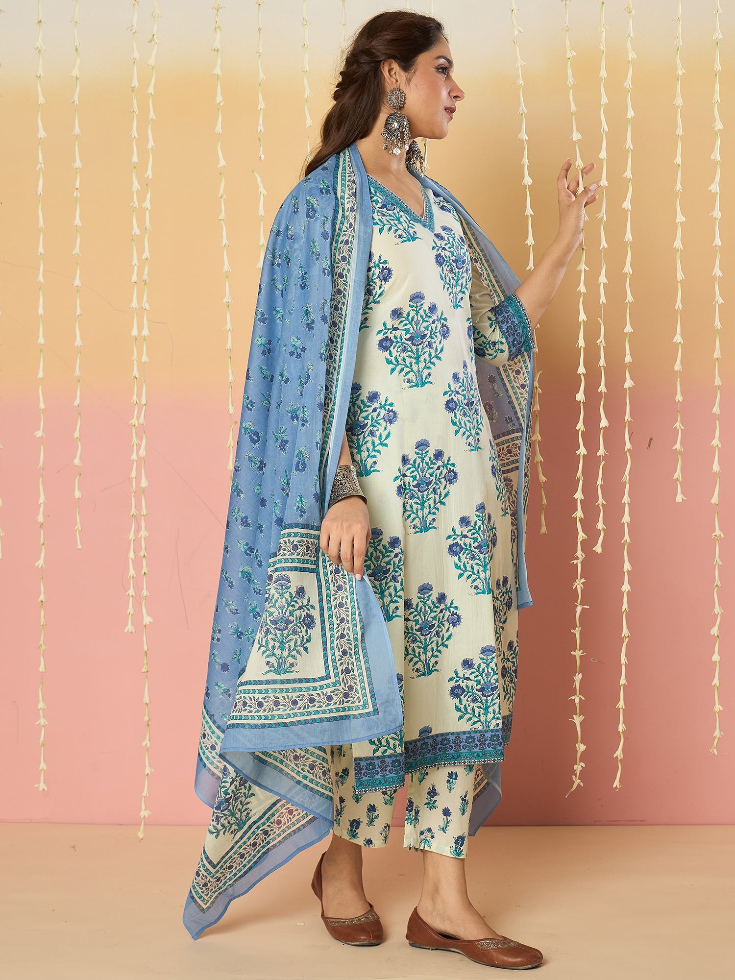 Off White Kurta Set For Women At Affordable Price Fit With Every Occasion & Daily Wear, Easy Return & Exchange Available, Shop Now.