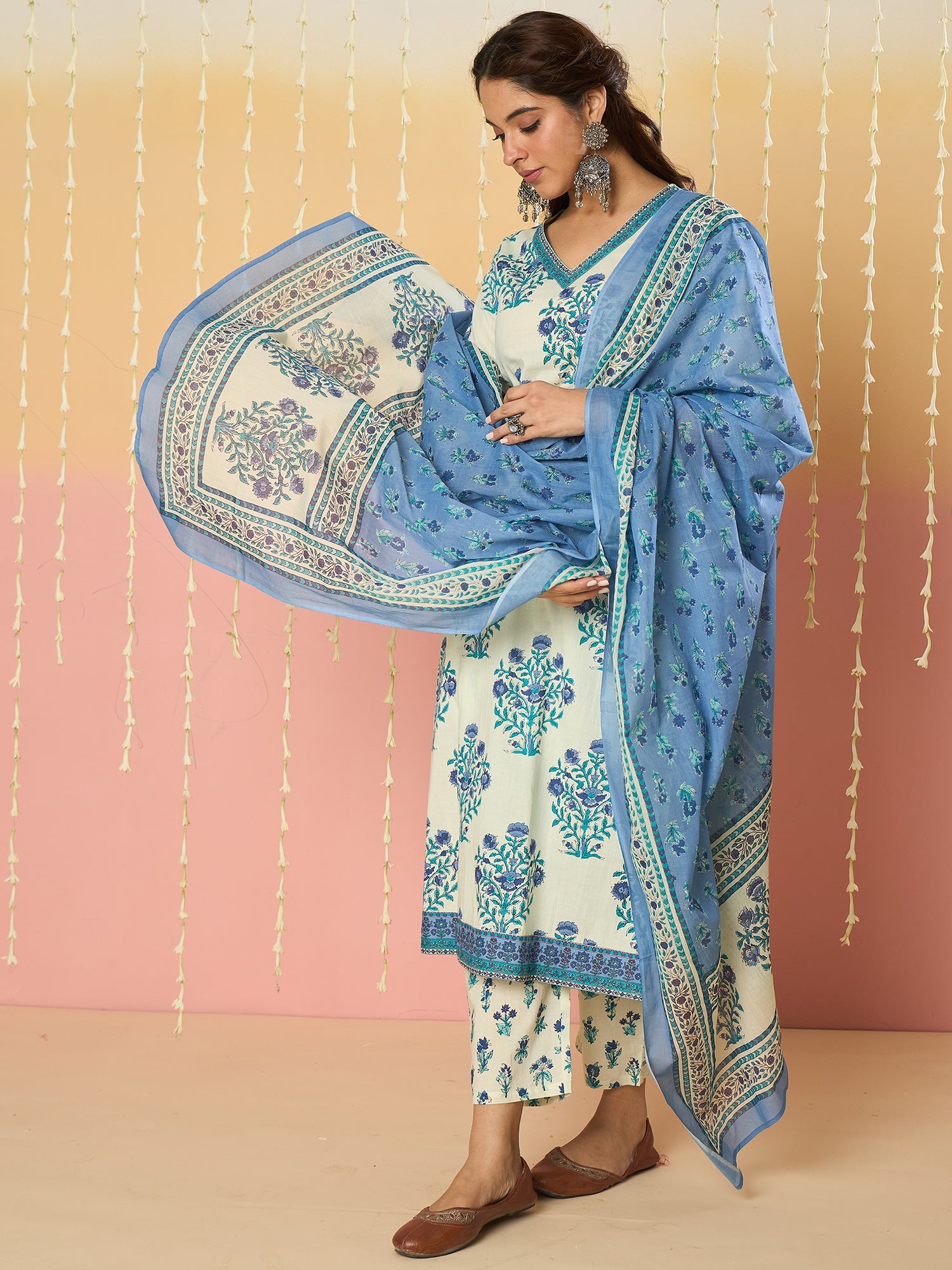 Off White Kurta Set For Women At Affordable Price Fit With Every Occasion & Daily Wear, Easy Return & Exchange Available, Shop Now.