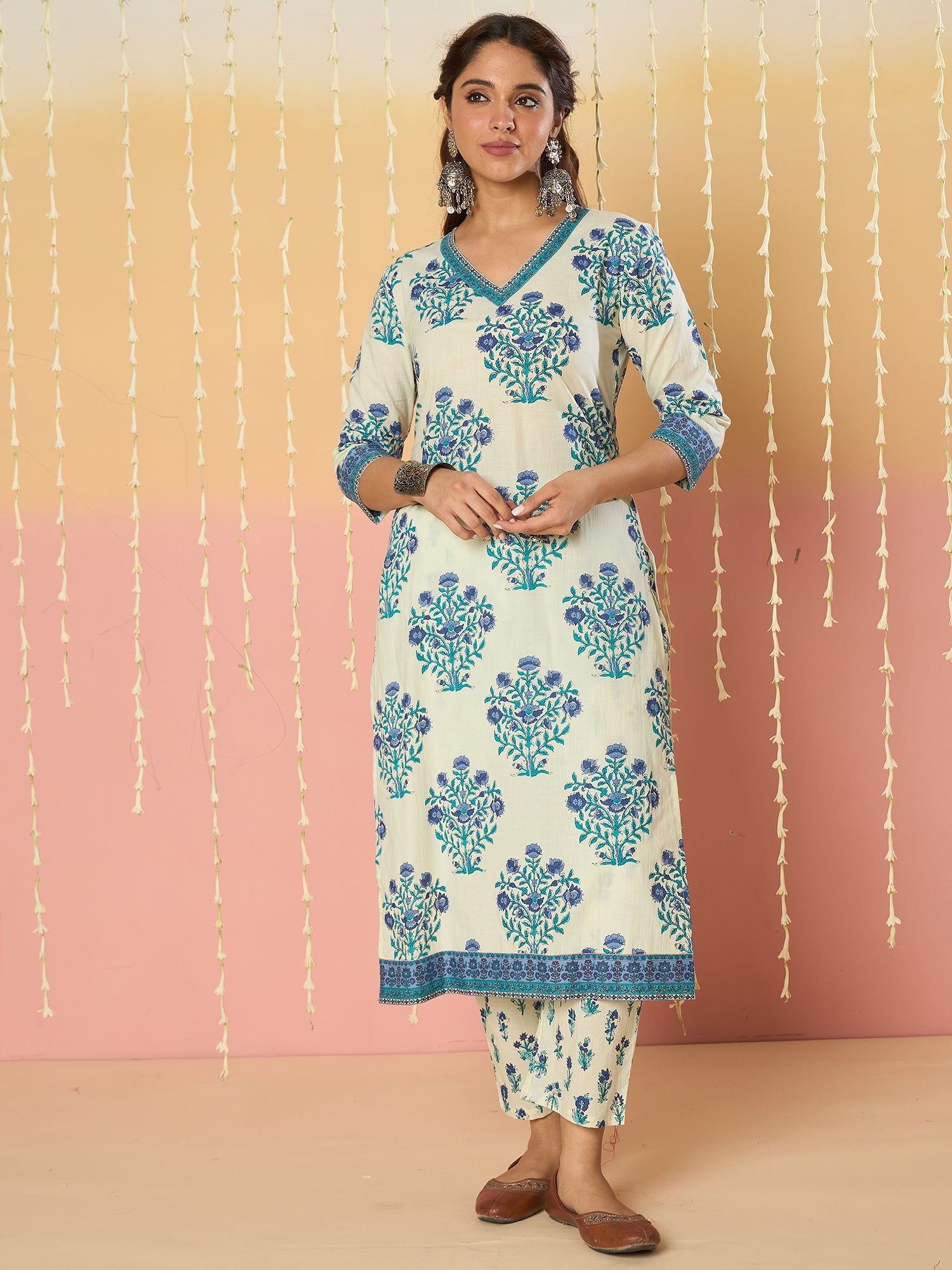 Off White Kurta Set For Women At Affordable Price Fit With Every Occasion & Daily Wear, Easy Return & Exchange Available, Shop Now.