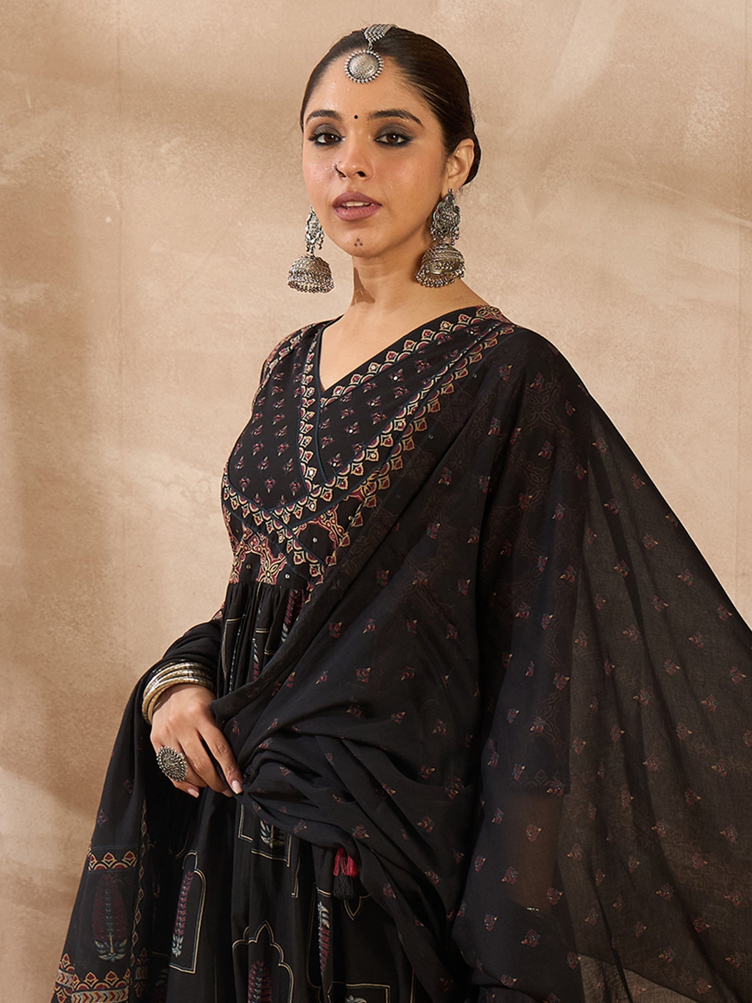 Black Kurta Set For Women At Affordable Price Fit With Every Occasion & Daily Wear, Easy Return & Exchange Available, Shop Now.