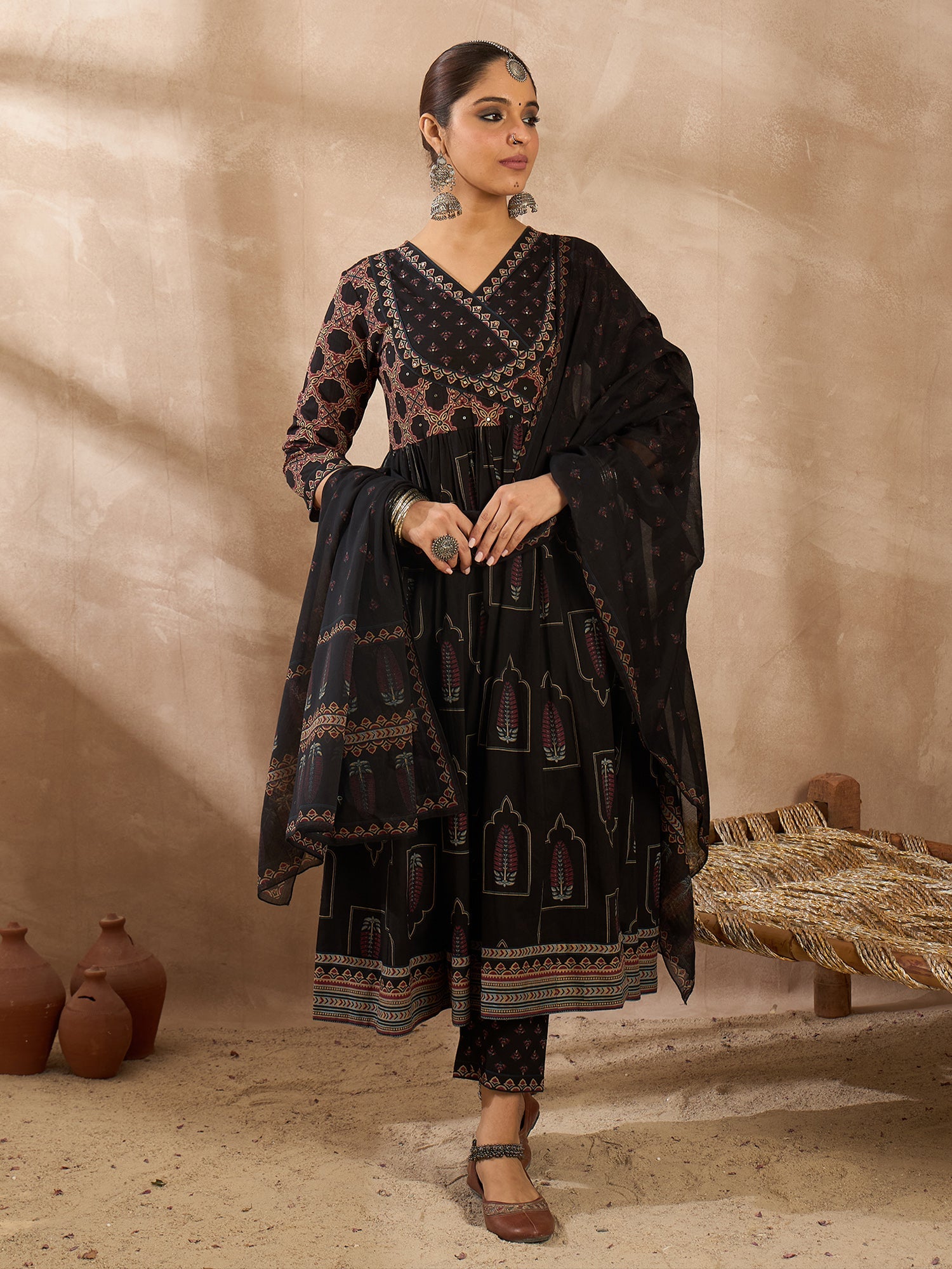 Black Kurta Set For Women At Affordable Price Fit With Every Occasion & Daily Wear, Easy Return & Exchange Available, Shop Now.
