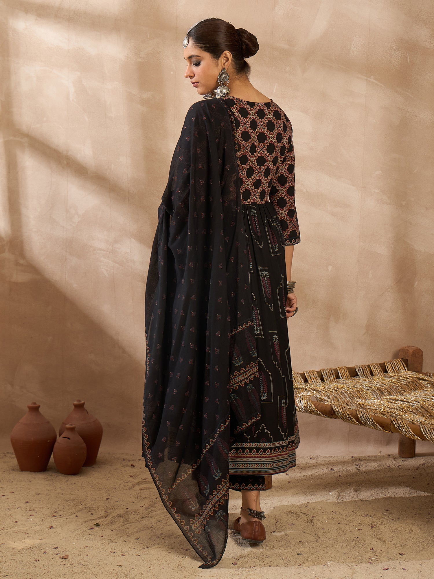 Black Kurta Set For Women At Affordable Price Fit With Every Occasion & Daily Wear, Easy Return & Exchange Available, Shop Now.