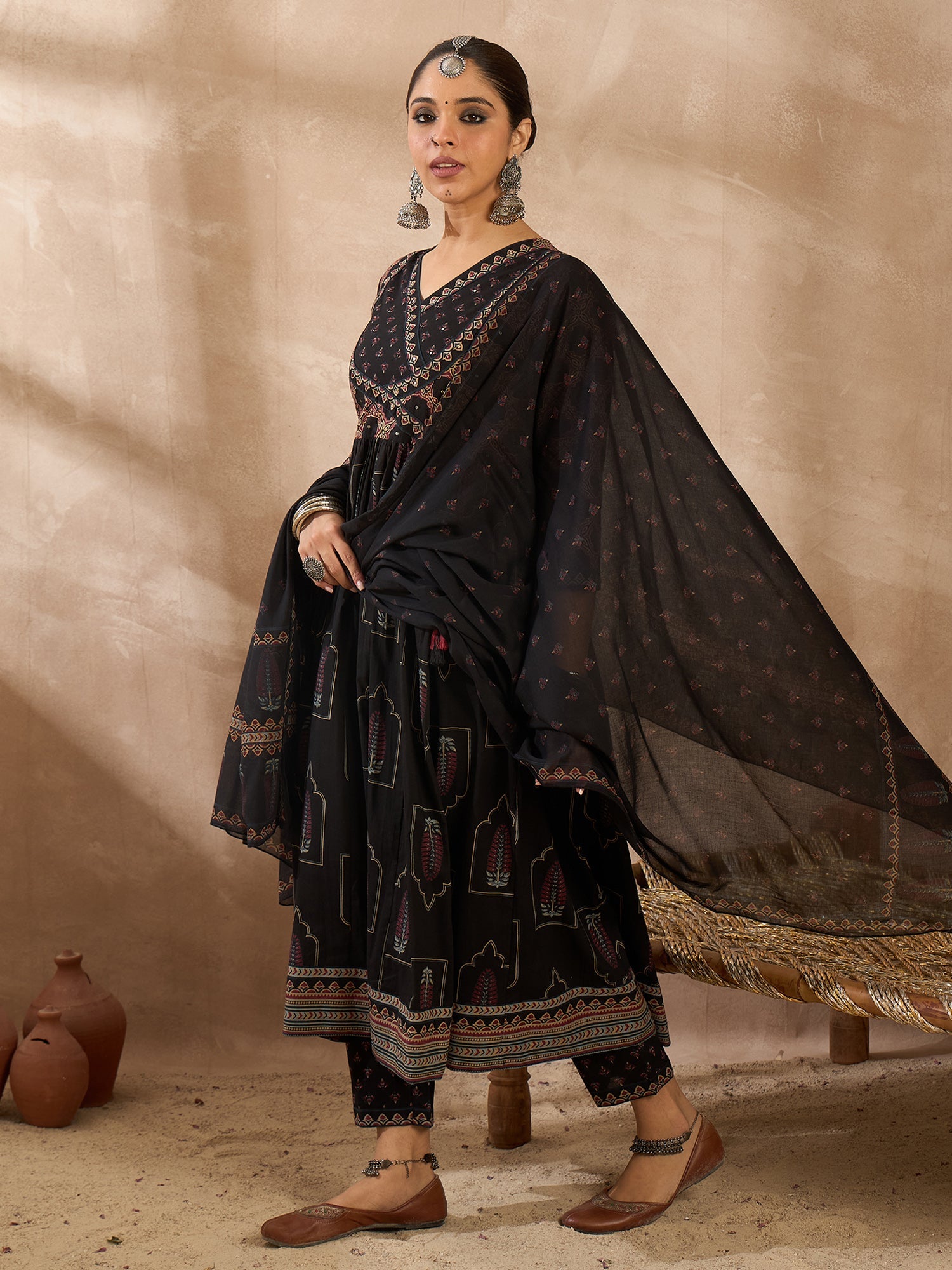 Black Kurta Set For Women At Affordable Price Fit With Every Occasion & Daily Wear, Easy Return & Exchange Available, Shop Now.