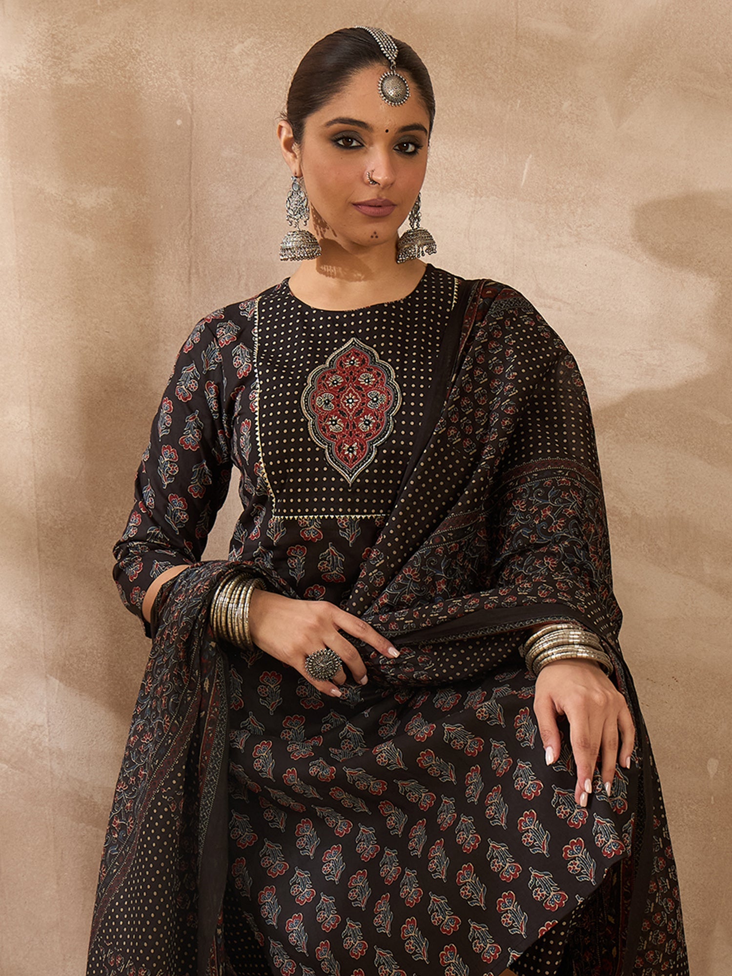Black Kurta Set For Women At Affordable Price Fit With Every Occasion & Daily Wear, Easy Return & Exchange Available, Shop Now.