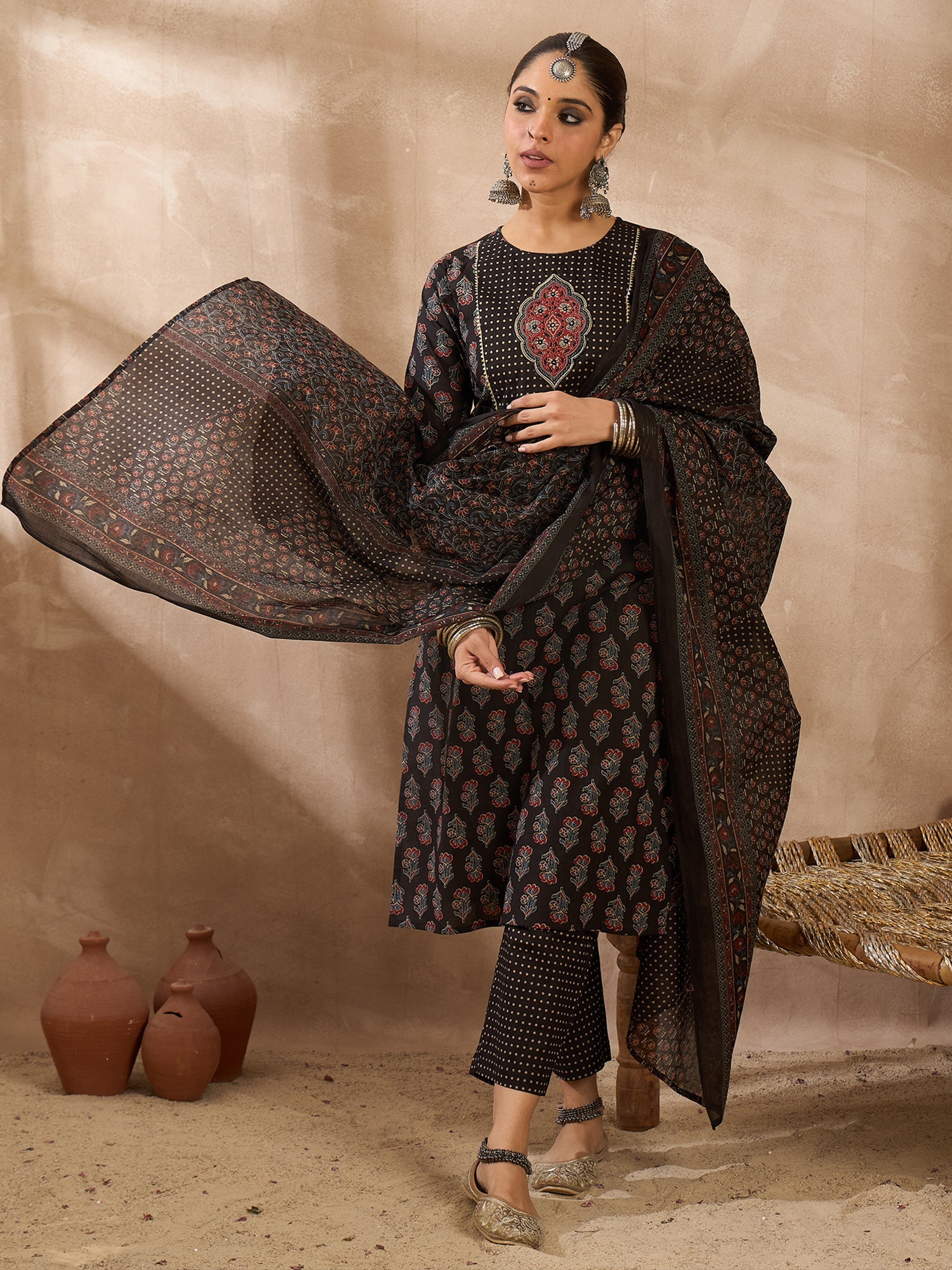 Black Kurta Set For Women At Affordable Price Fit With Every Occasion & Daily Wear, Easy Return & Exchange Available, Shop Now.