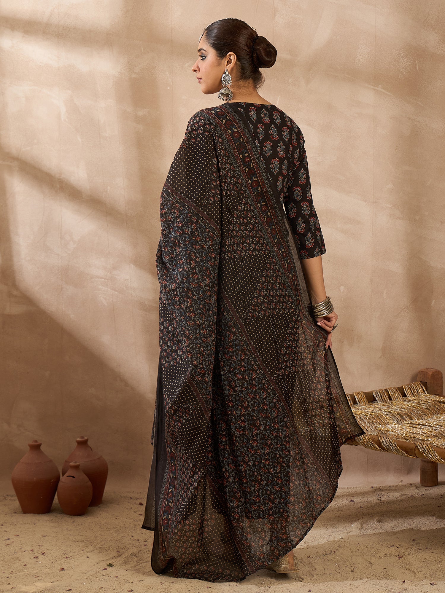 Black Kurta Set For Women At Affordable Price Fit With Every Occasion & Daily Wear, Easy Return & Exchange Available, Shop Now.