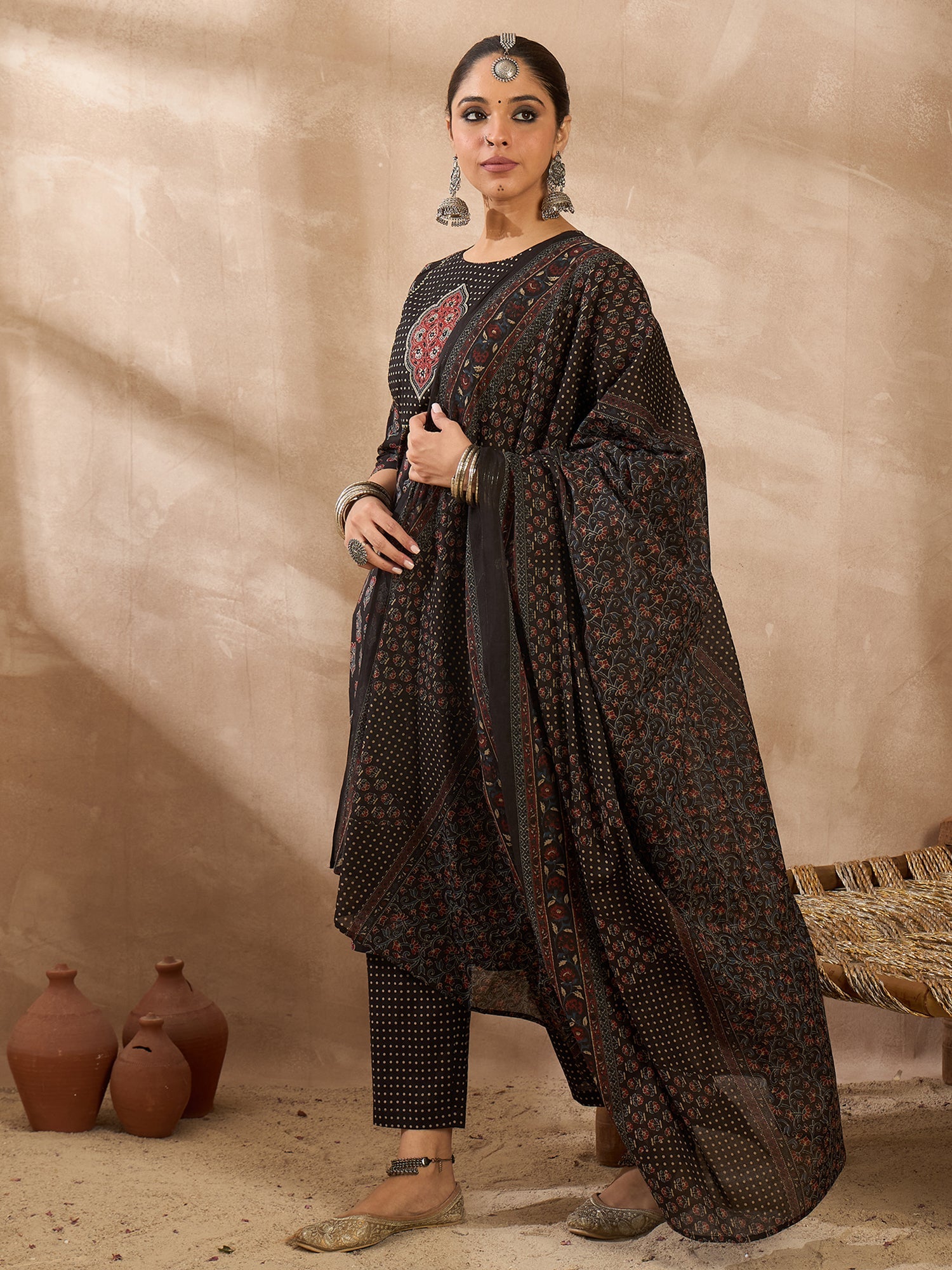 Black Kurta Set For Women At Affordable Price Fit With Every Occasion & Daily Wear, Easy Return & Exchange Available, Shop Now.