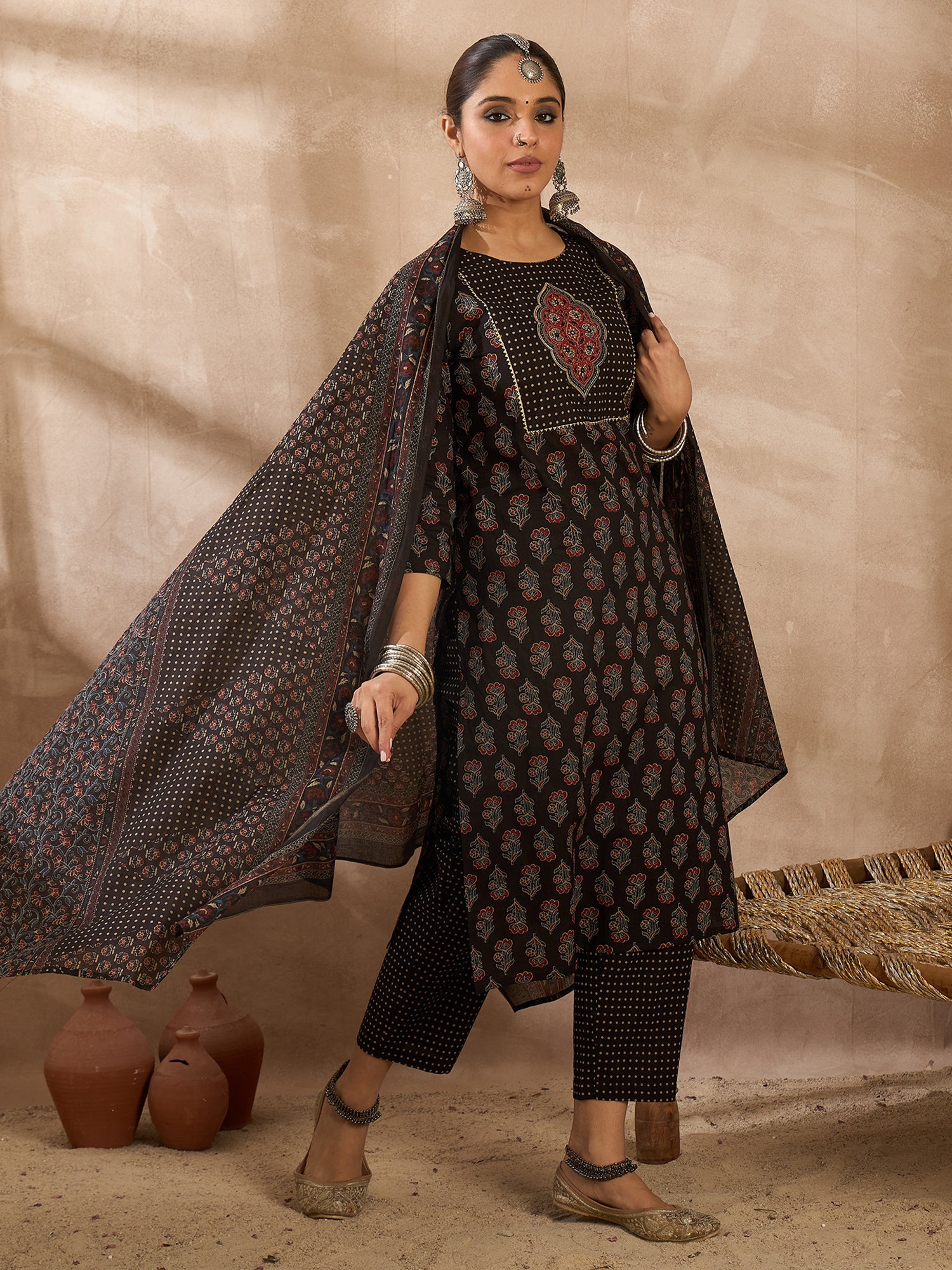 Black Kurta Set For Women At Affordable Price Fit With Every Occasion & Daily Wear, Easy Return & Exchange Available, Shop Now.