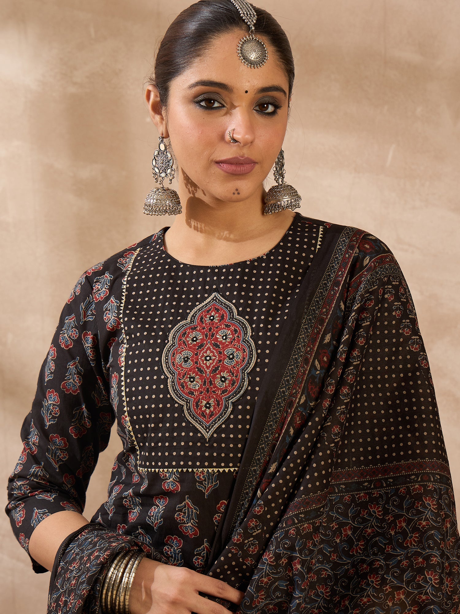 Black Kurta Set For Women At Affordable Price Fit With Every Occasion & Daily Wear, Easy Return & Exchange Available, Shop Now.