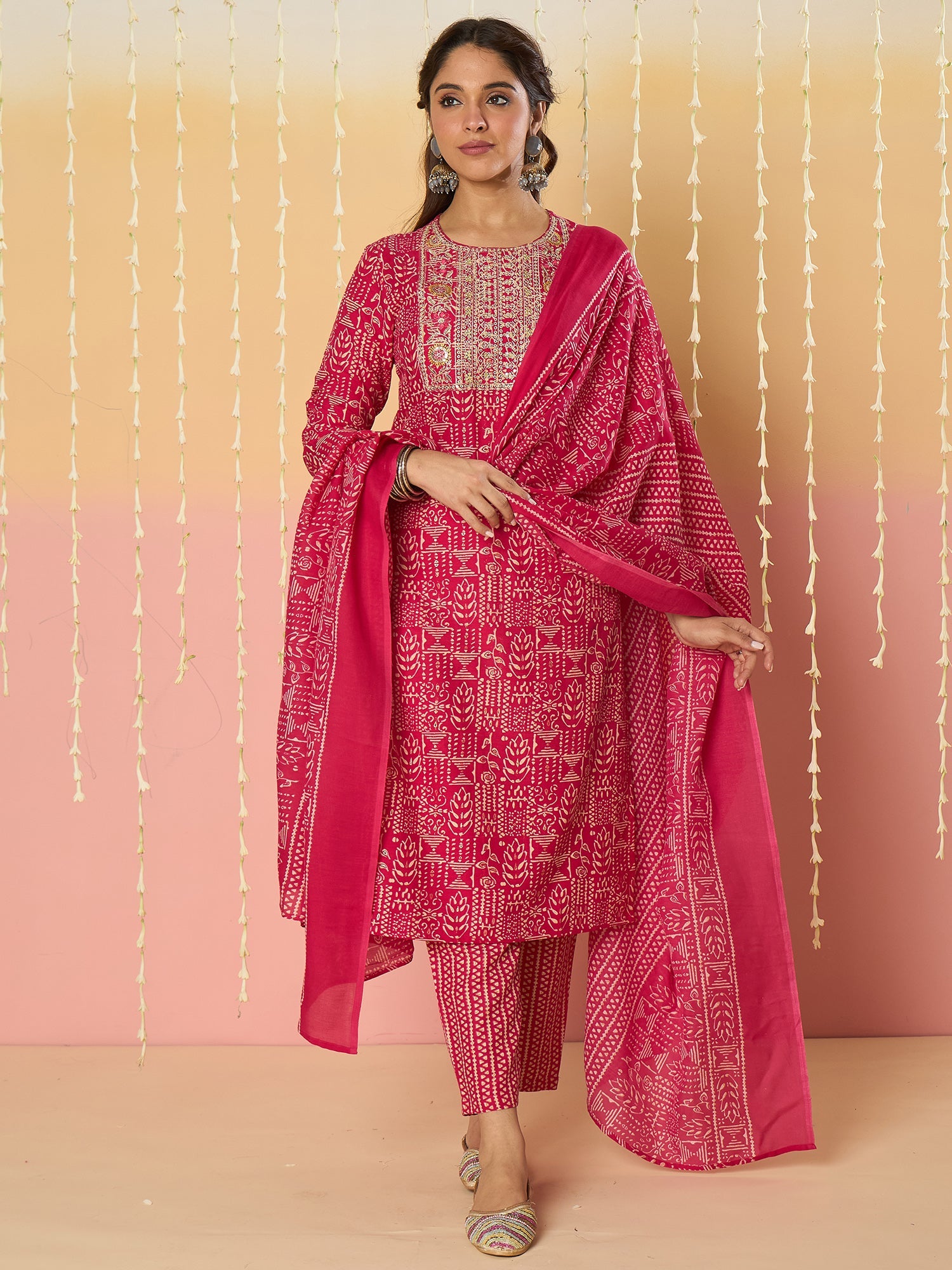 Pink Kurta Set For Women At Affordable Price Fit With Every Occasion & Daily Wear, Easy Return & Exchange Available, Shop Now.