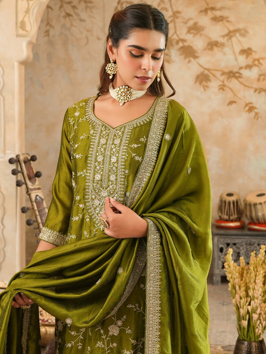 Green Embroidered Silk Blend Straight Kurta Sets With Dupatta