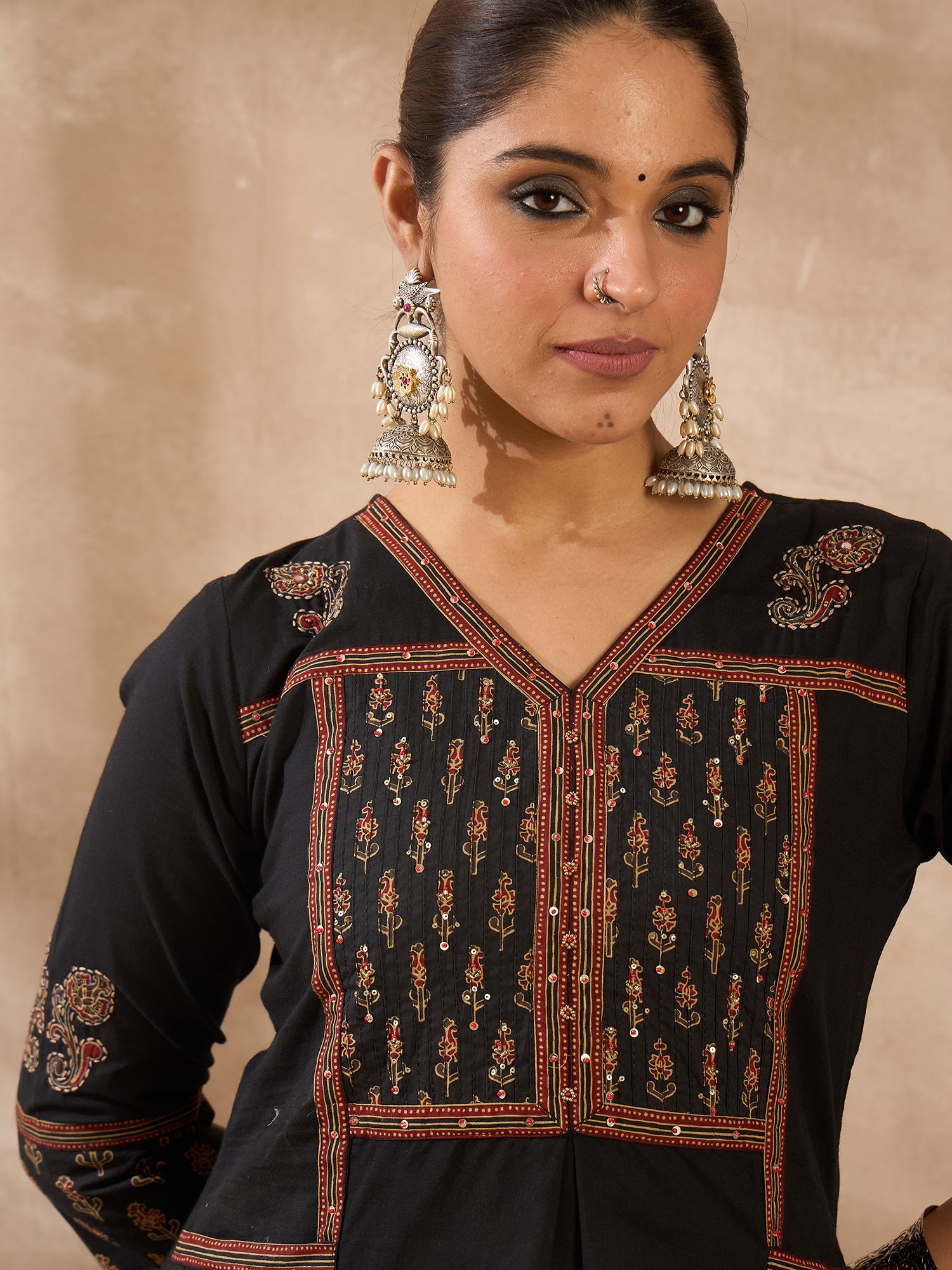 Black Kurta Set For Women At Affordable Price Fit With Every Occasion & Daily Wear, Easy Return & Exchange Available, Shop Now.